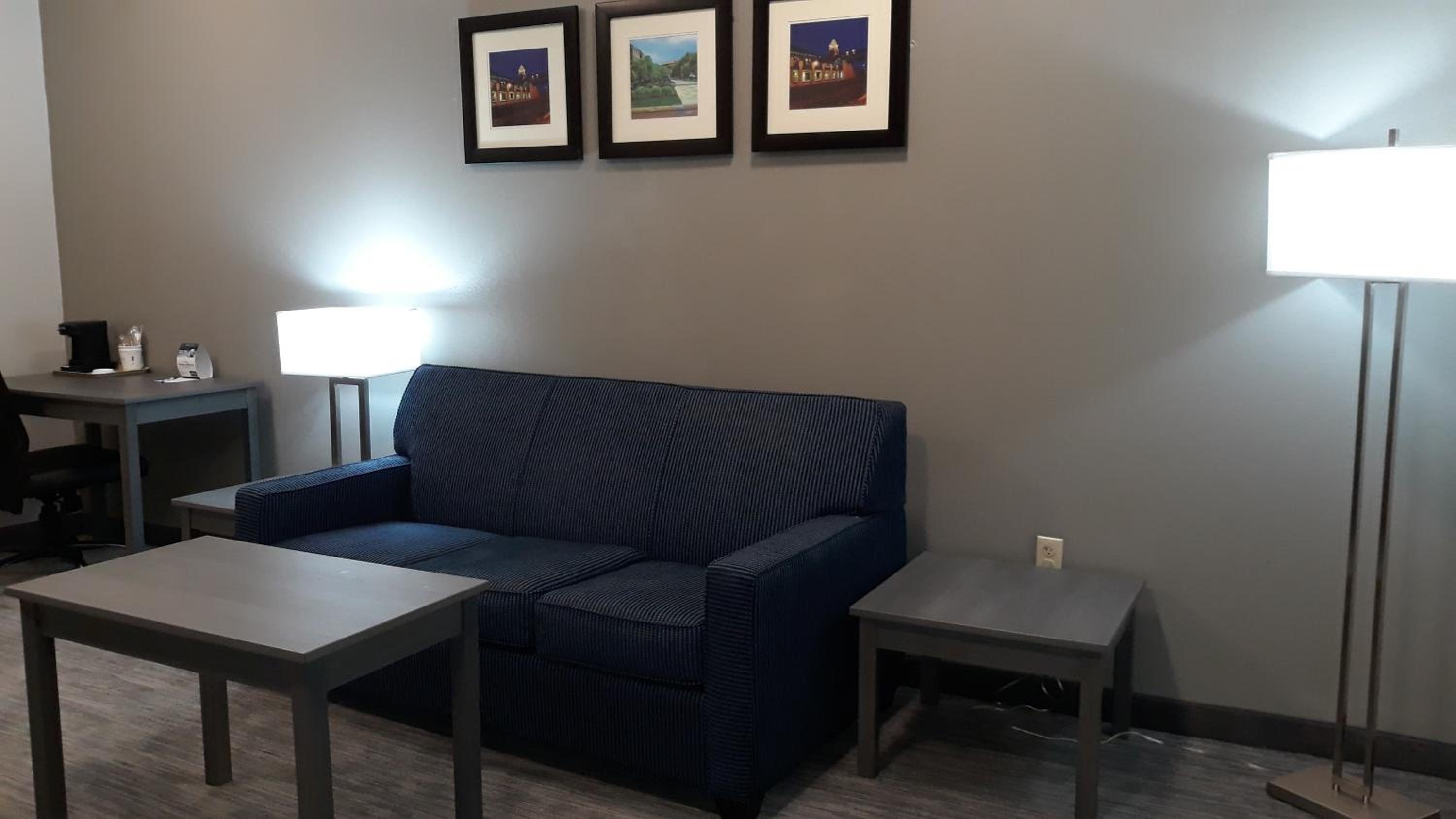 One-Bedroom King Suite - Non-Smoking - Photo 7