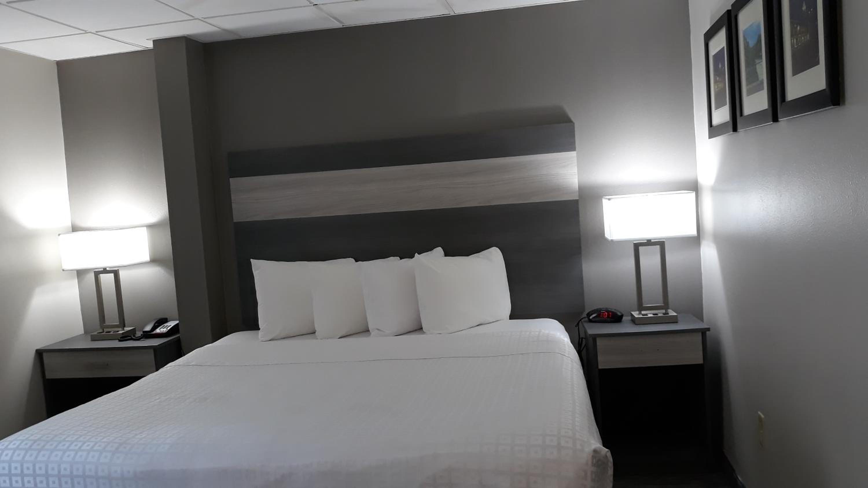 One-Bedroom King Suite - Non-Smoking - Photo 2