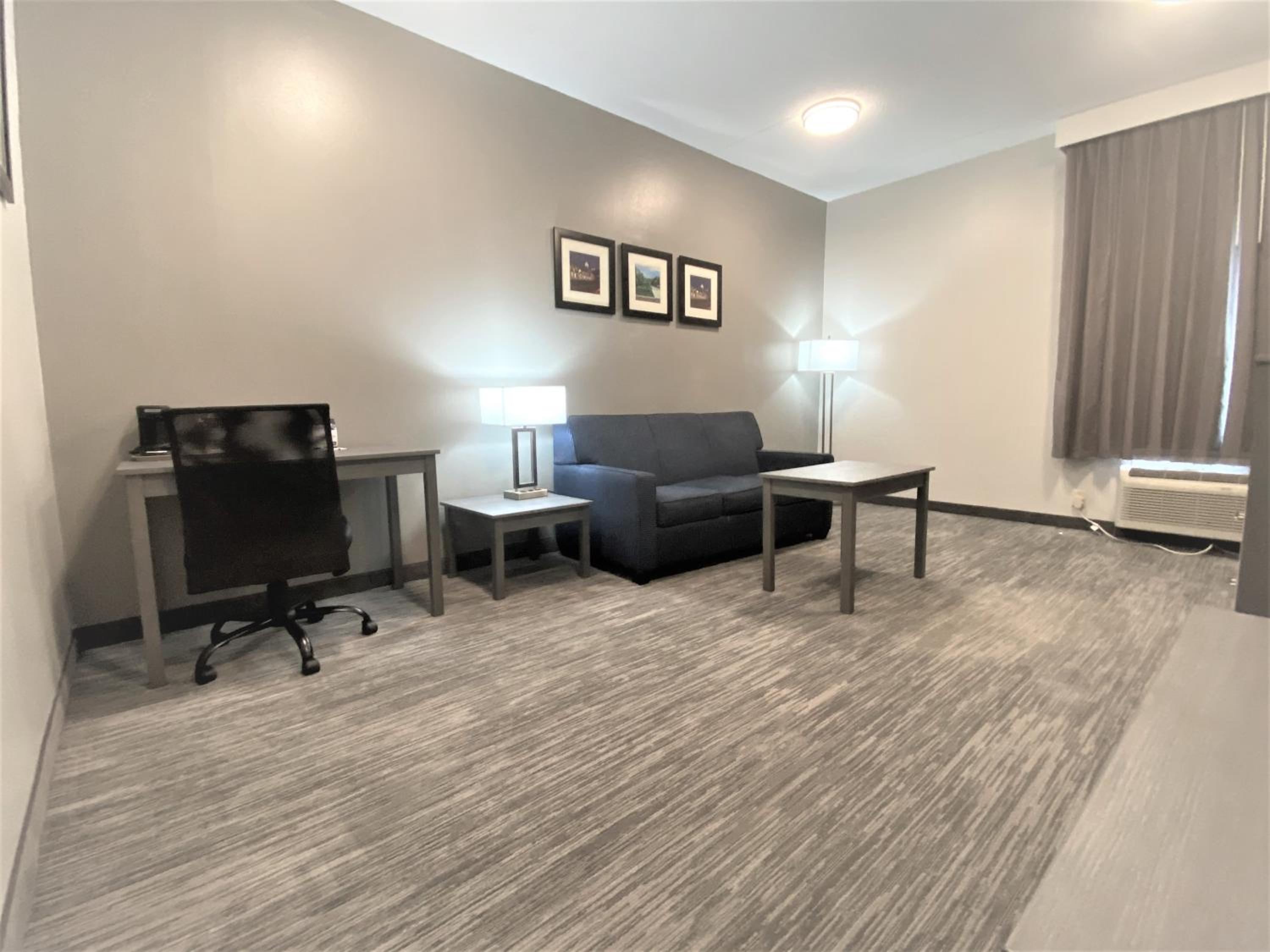 One-Bedroom King Suite - Non-Smoking - Photo 4