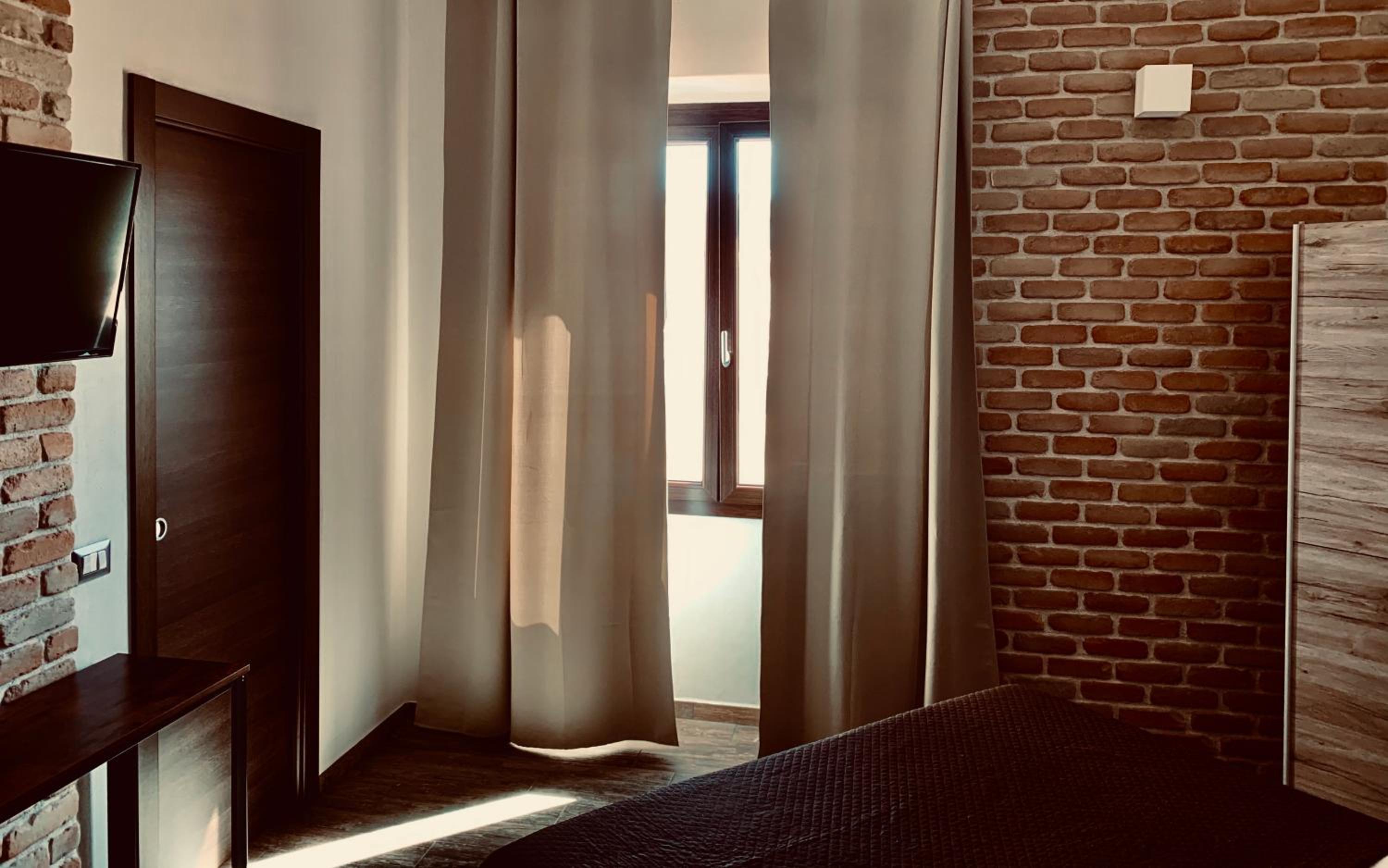 Double Room - Photo 2