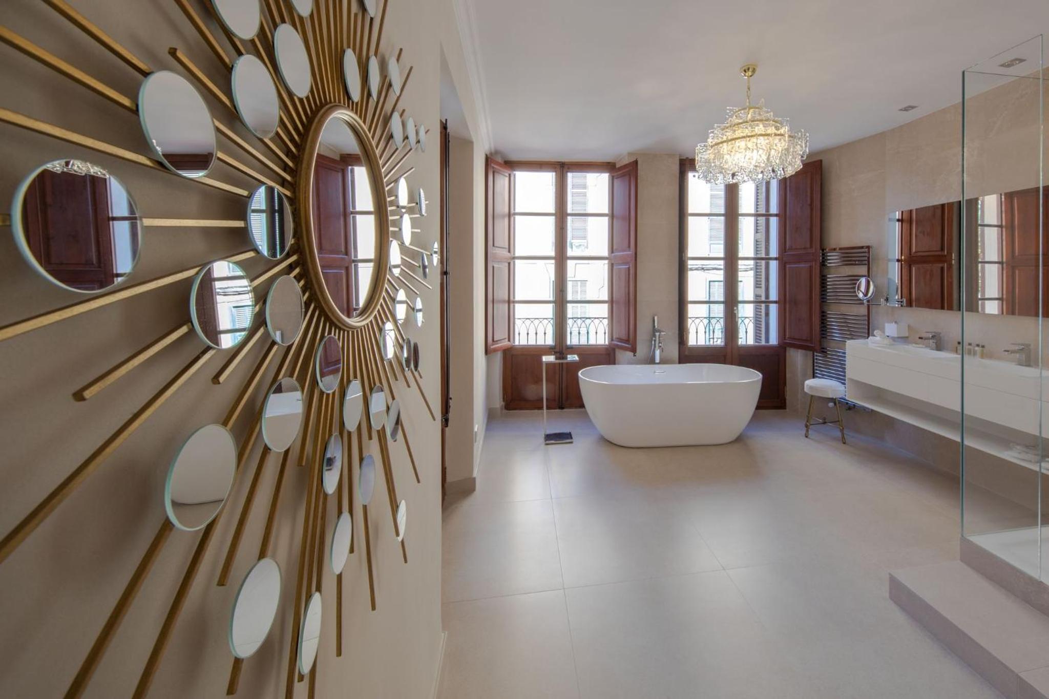 Superior Suite - Photo 9