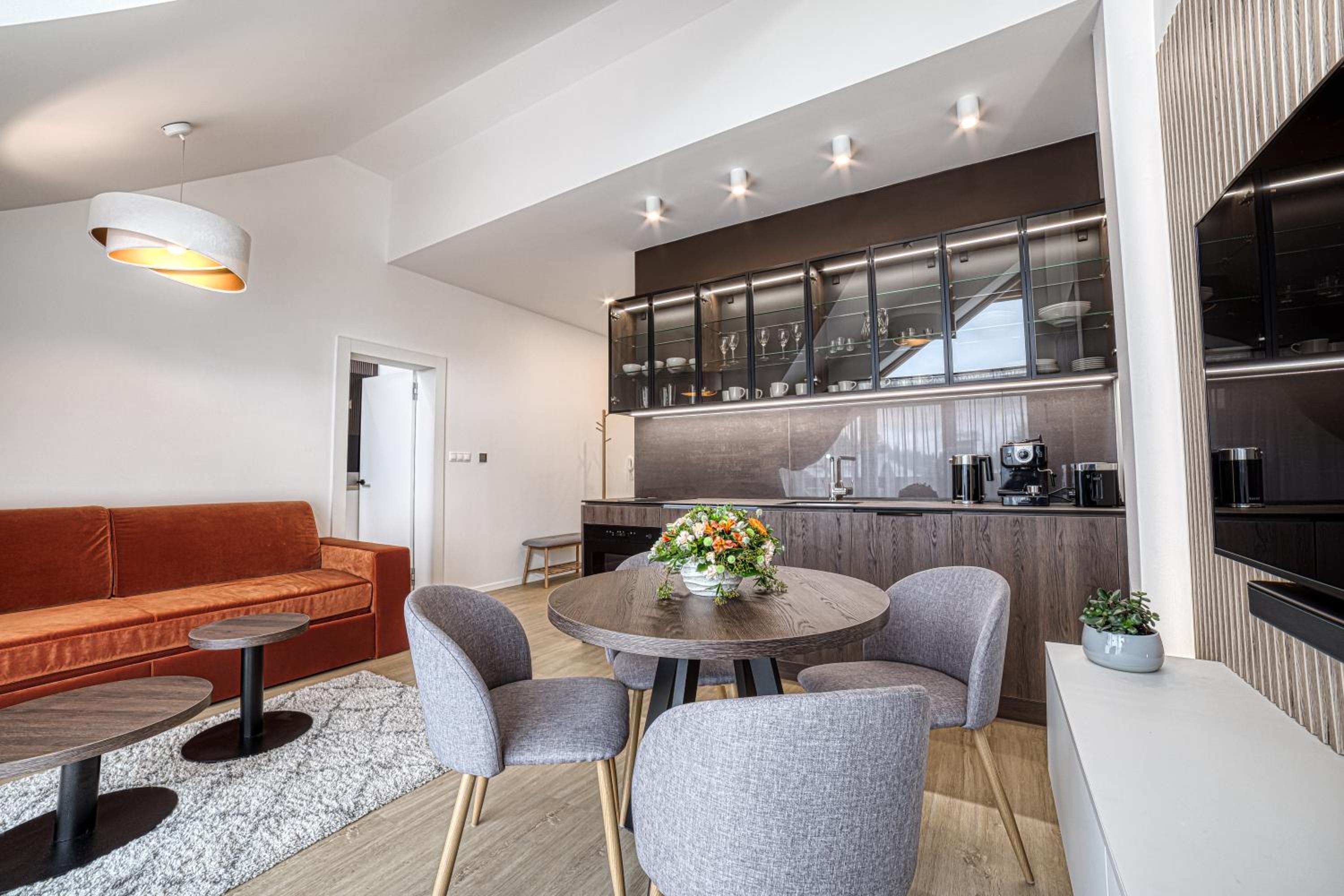 One-Bedroom Apartment - Photo 3