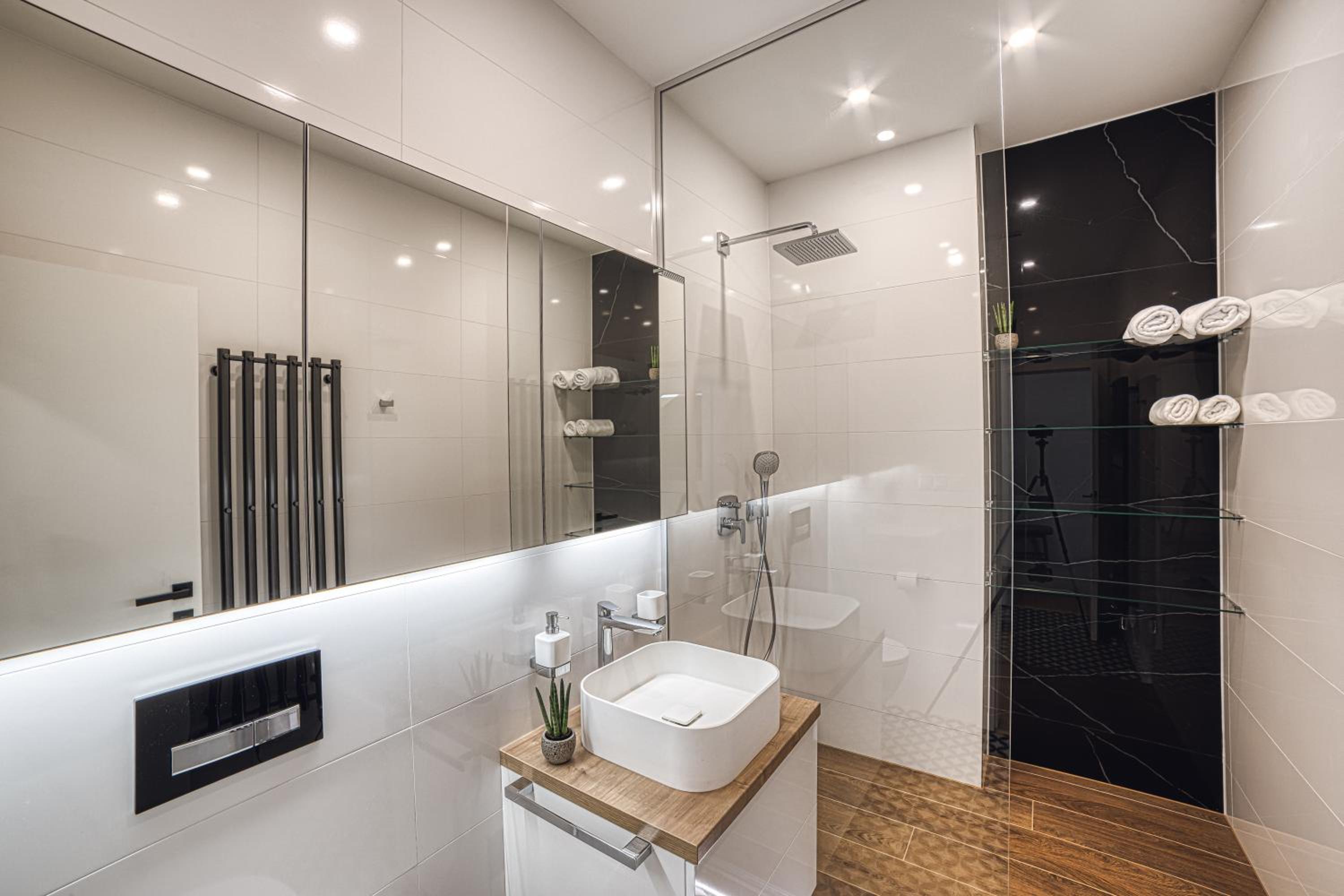 One-Bedroom Apartment - Photo 2