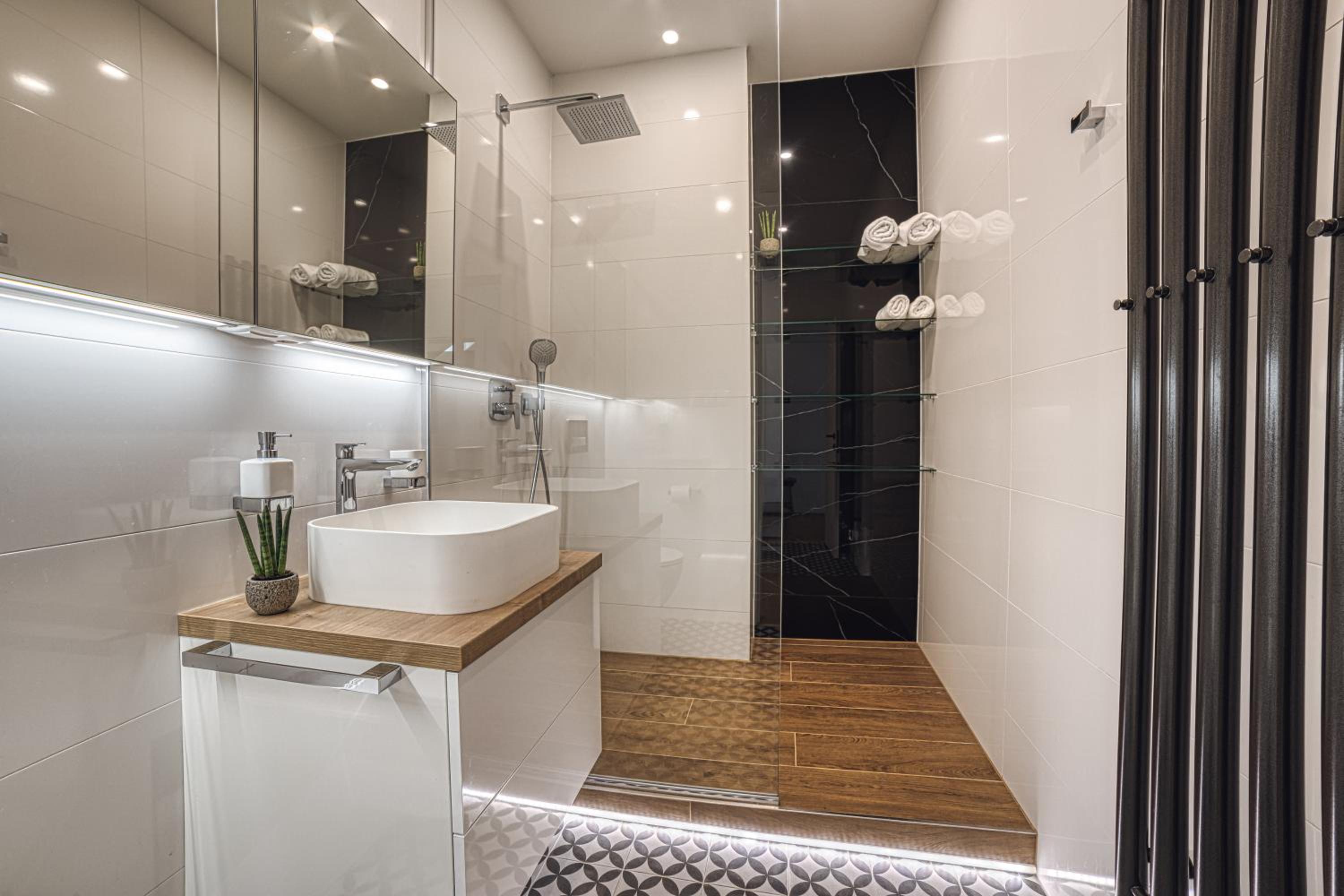 One-Bedroom Apartment - Photo 15