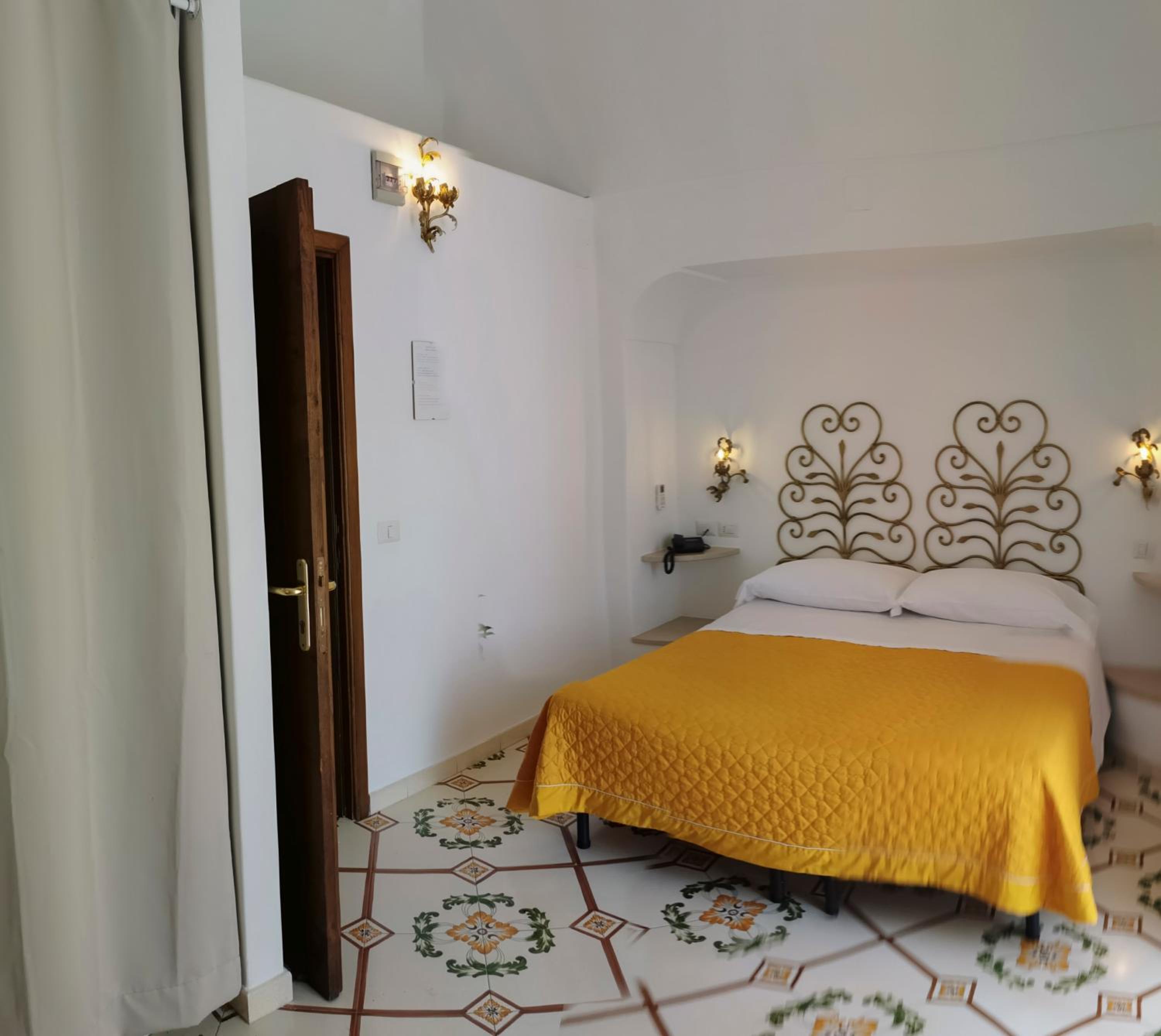 Double or Twin Room with Sea View