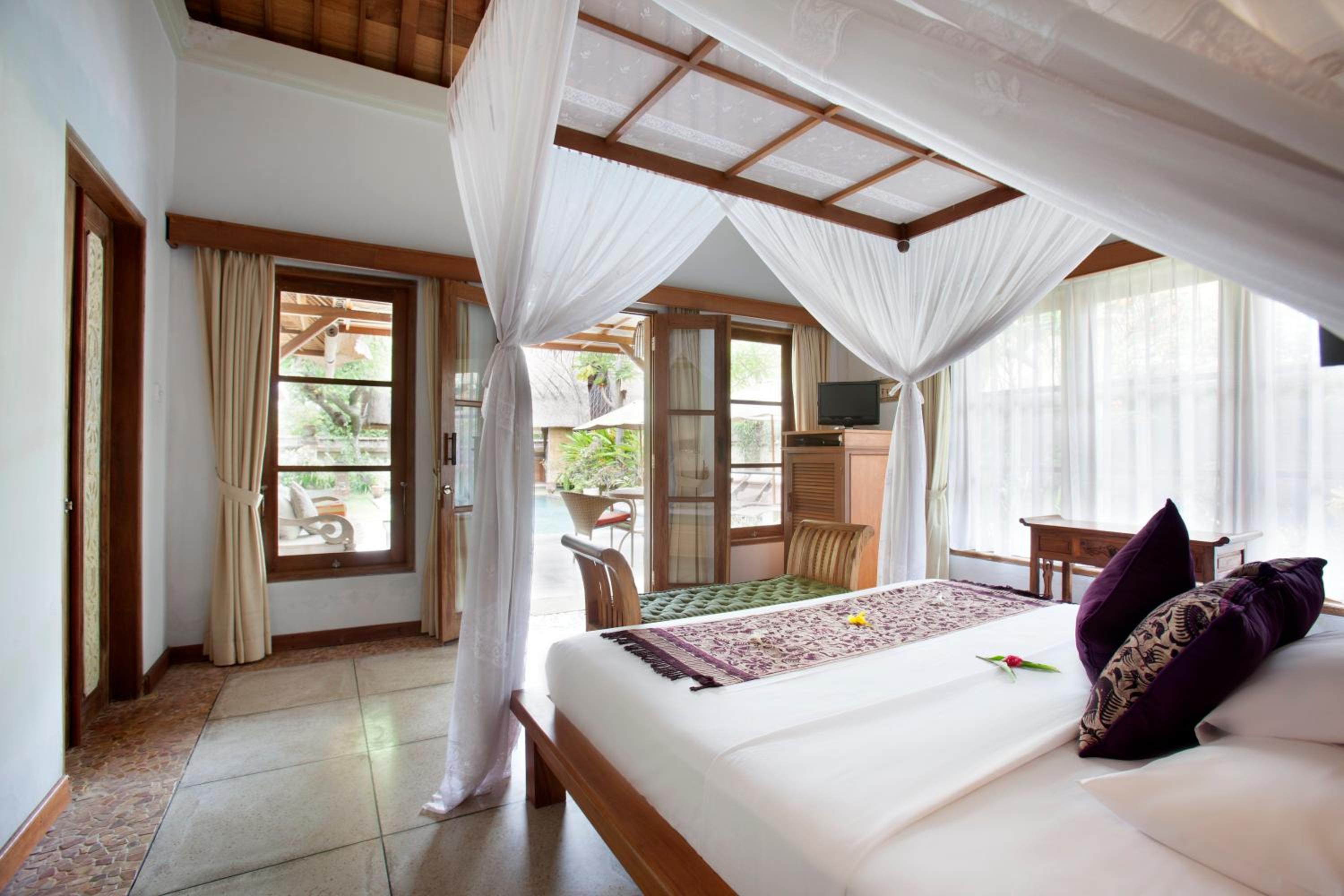 Three-Bedroom Villa with Private Pool - Photo 11