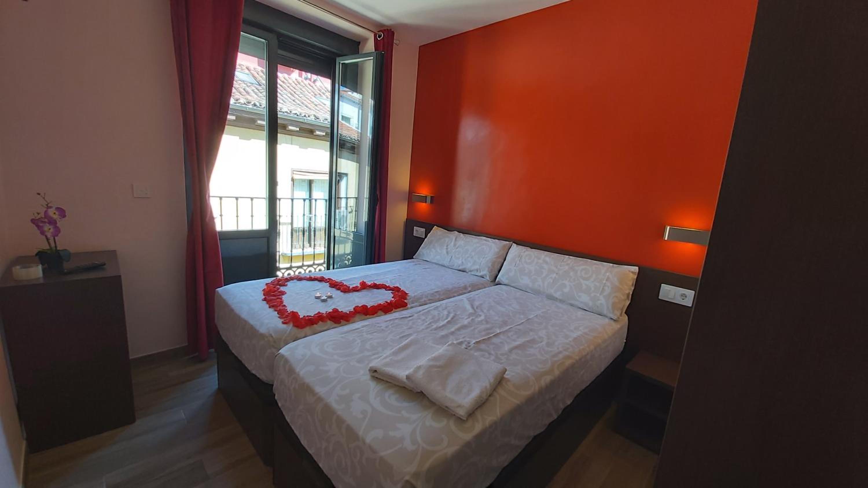 Double or Twin Room with Private Bathroom photo 3
