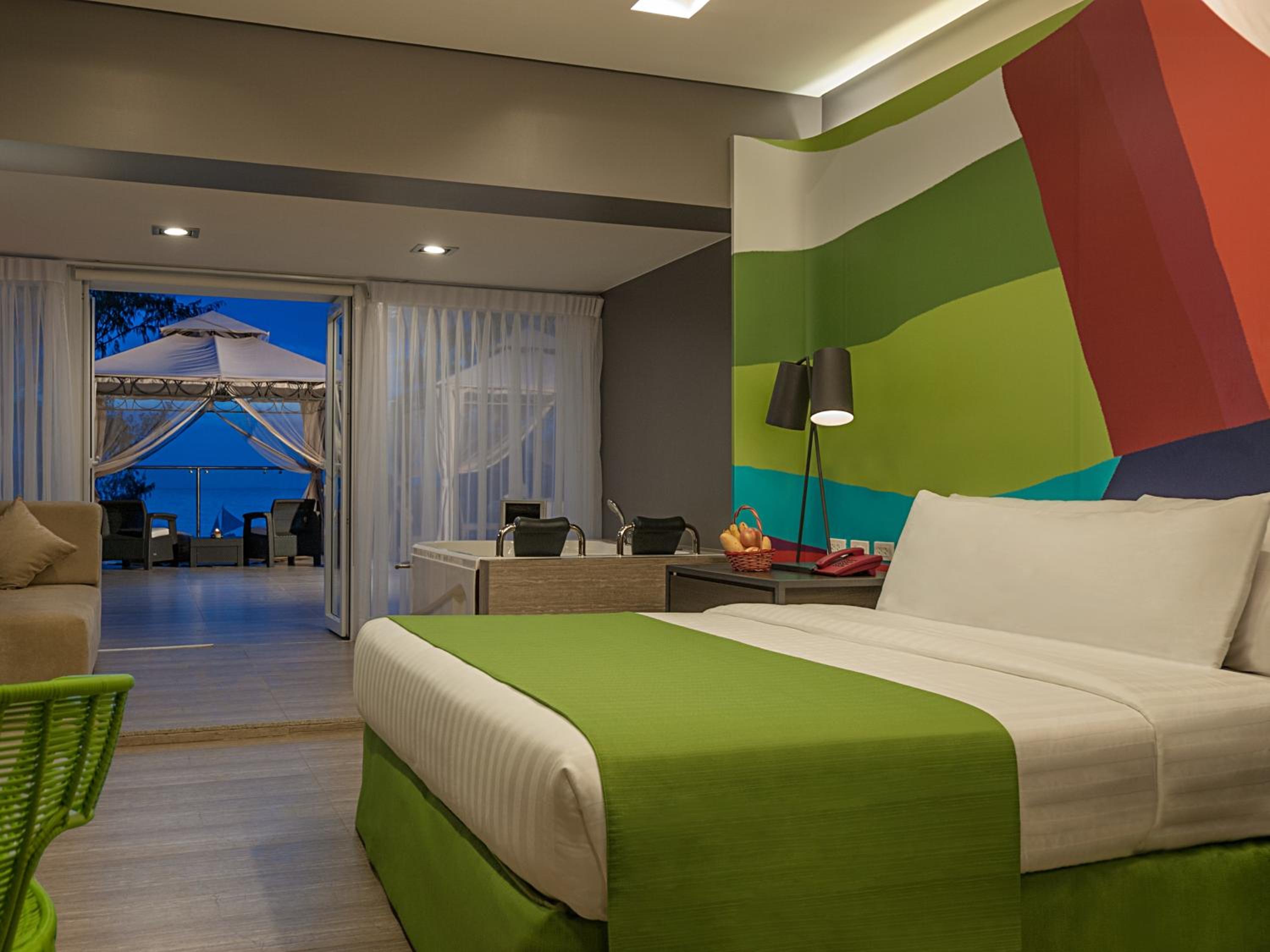 Executive Suite - Photo 1