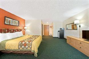 King Suite - Pet-Friendly/Non-Smoking - Photo 1