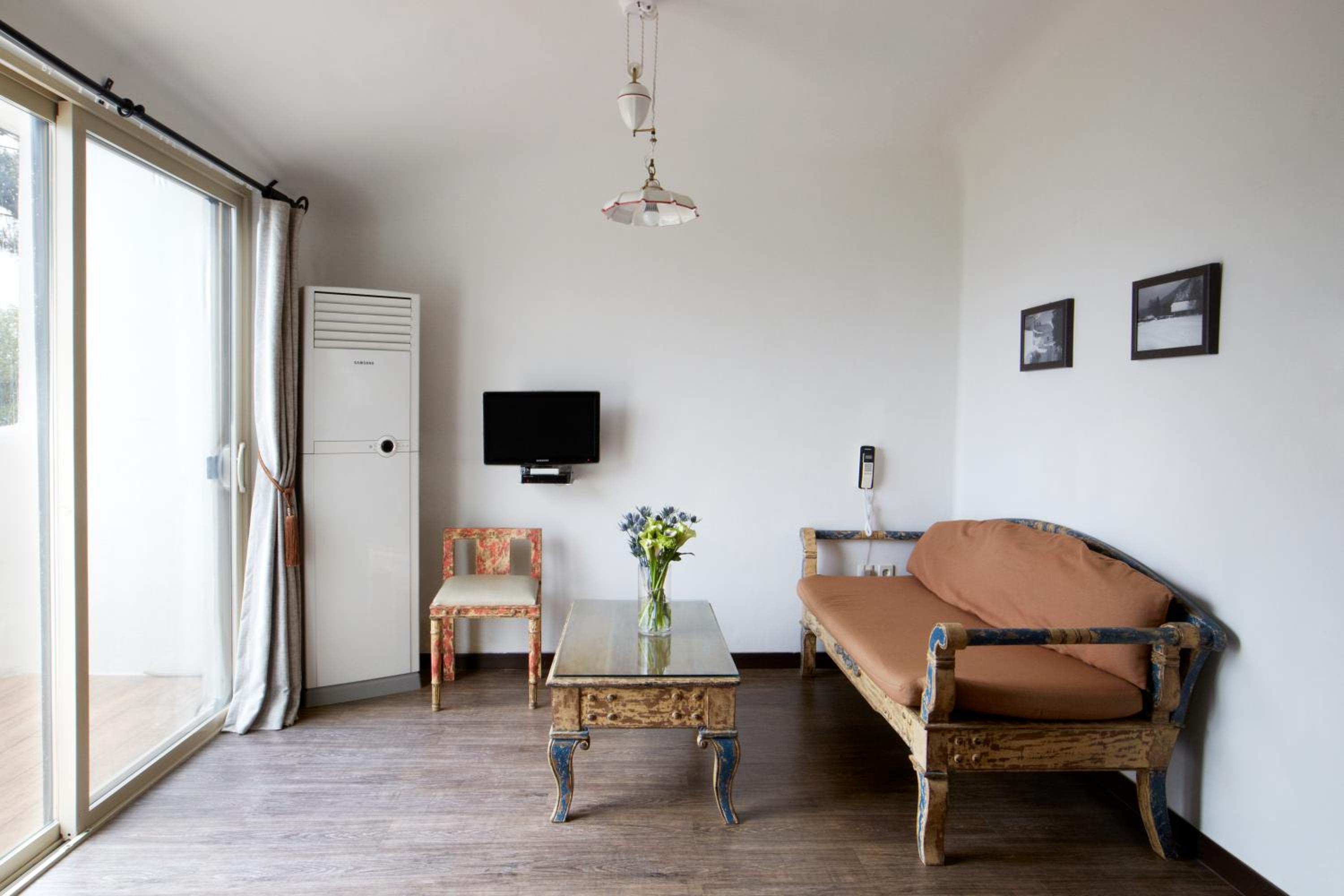 Family Room - Photo 2