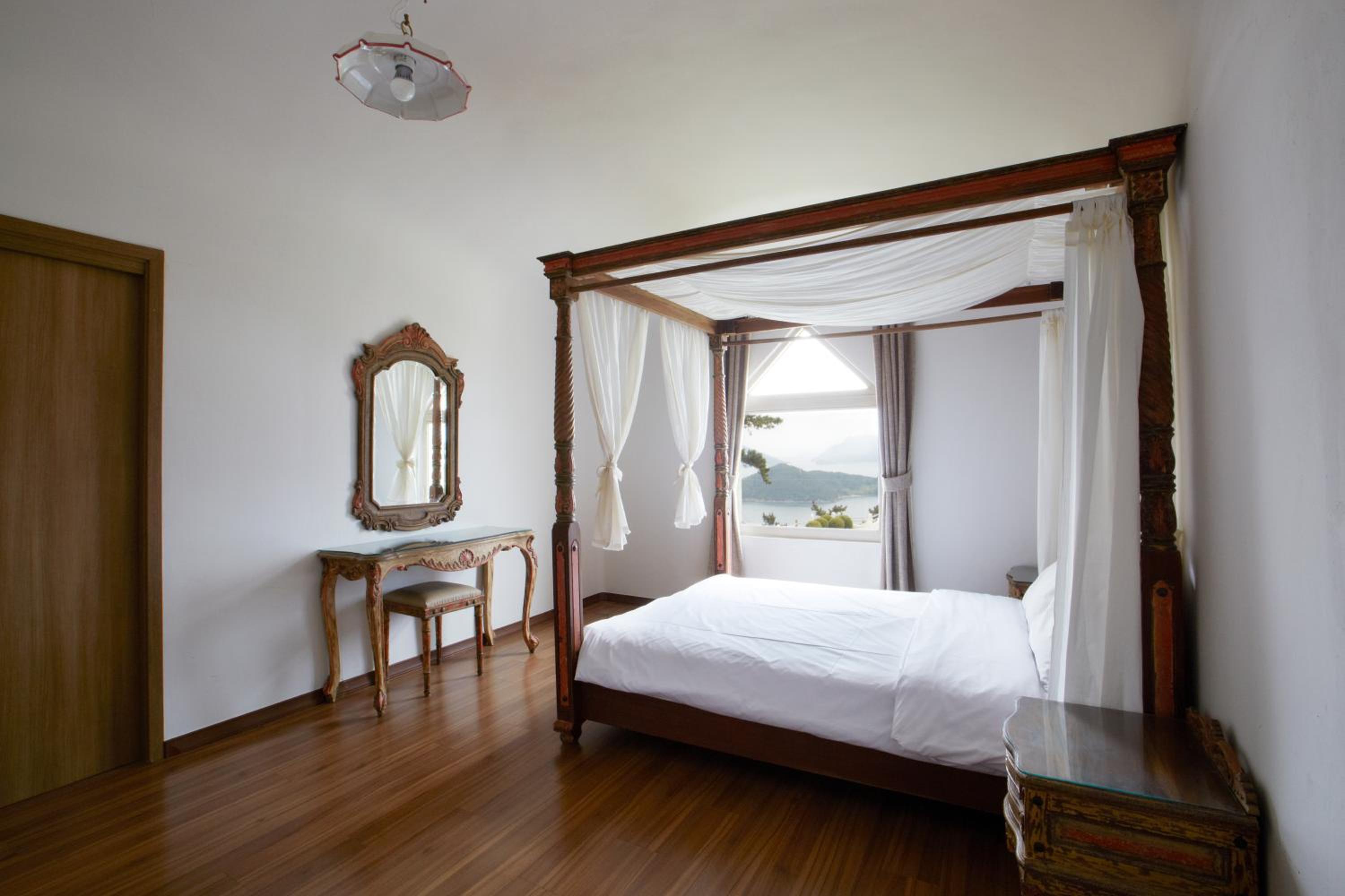 Suite - Photo 2
