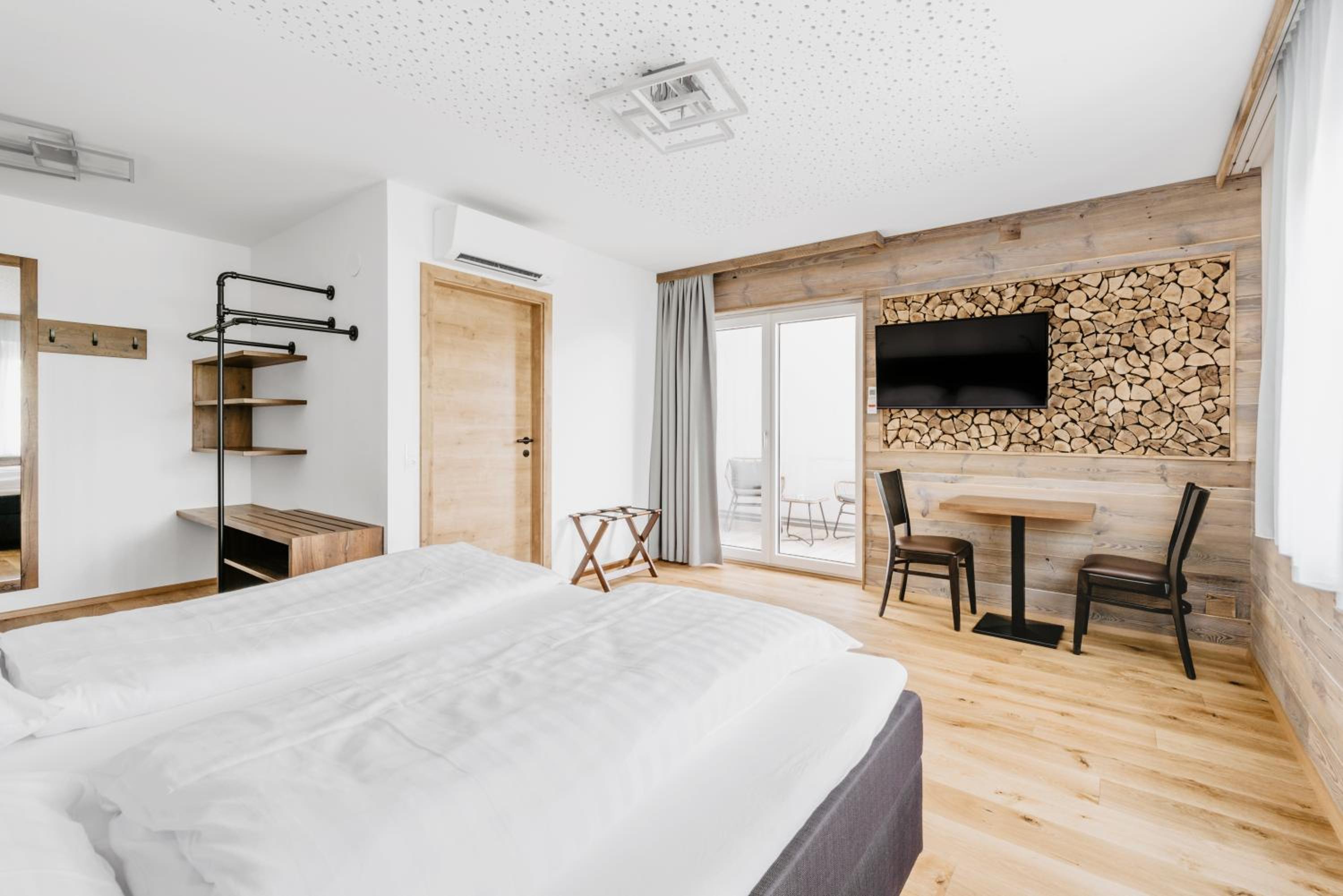 Double Room with Balcony - Photo 1