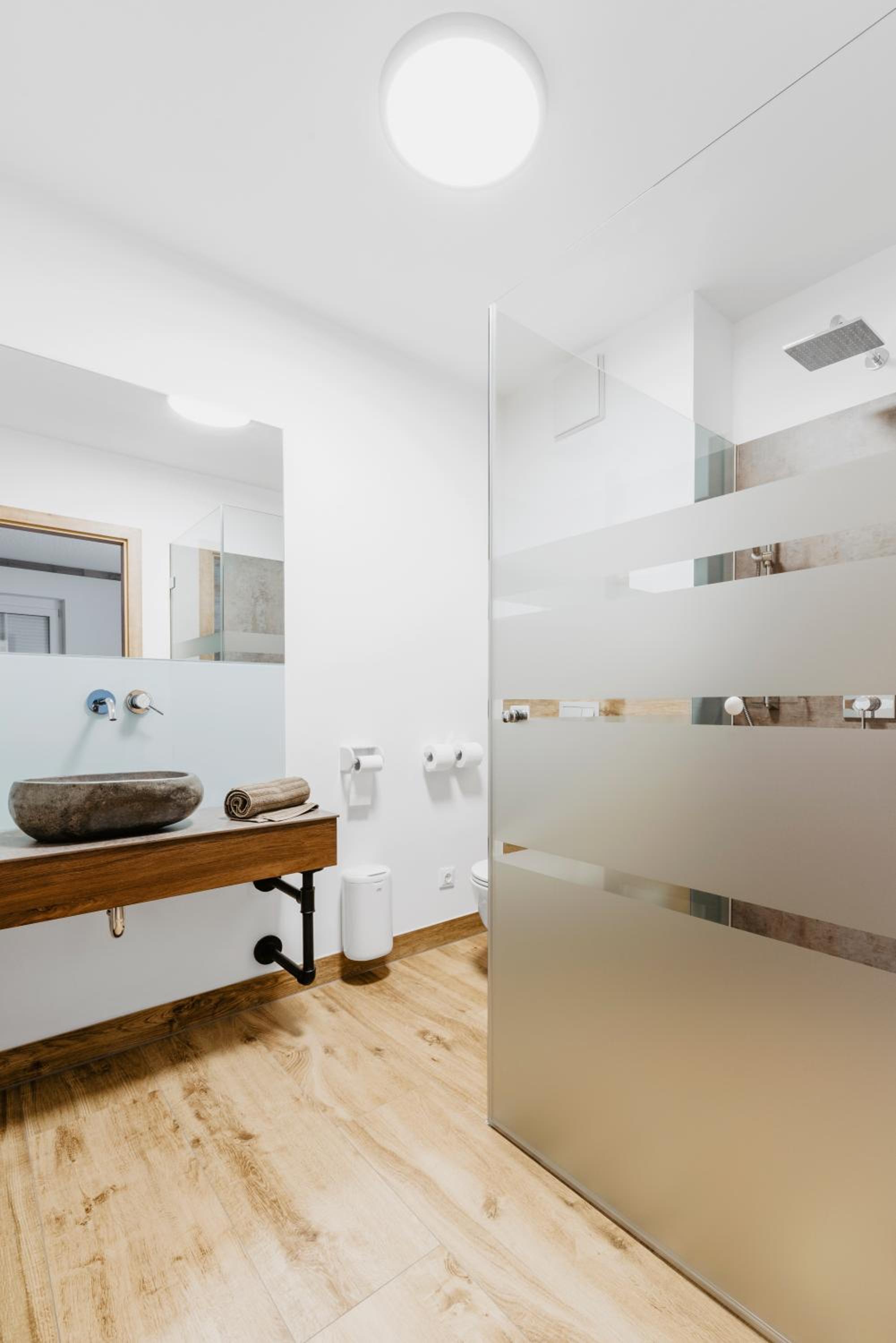 Double Room with Balcony - Photo 6