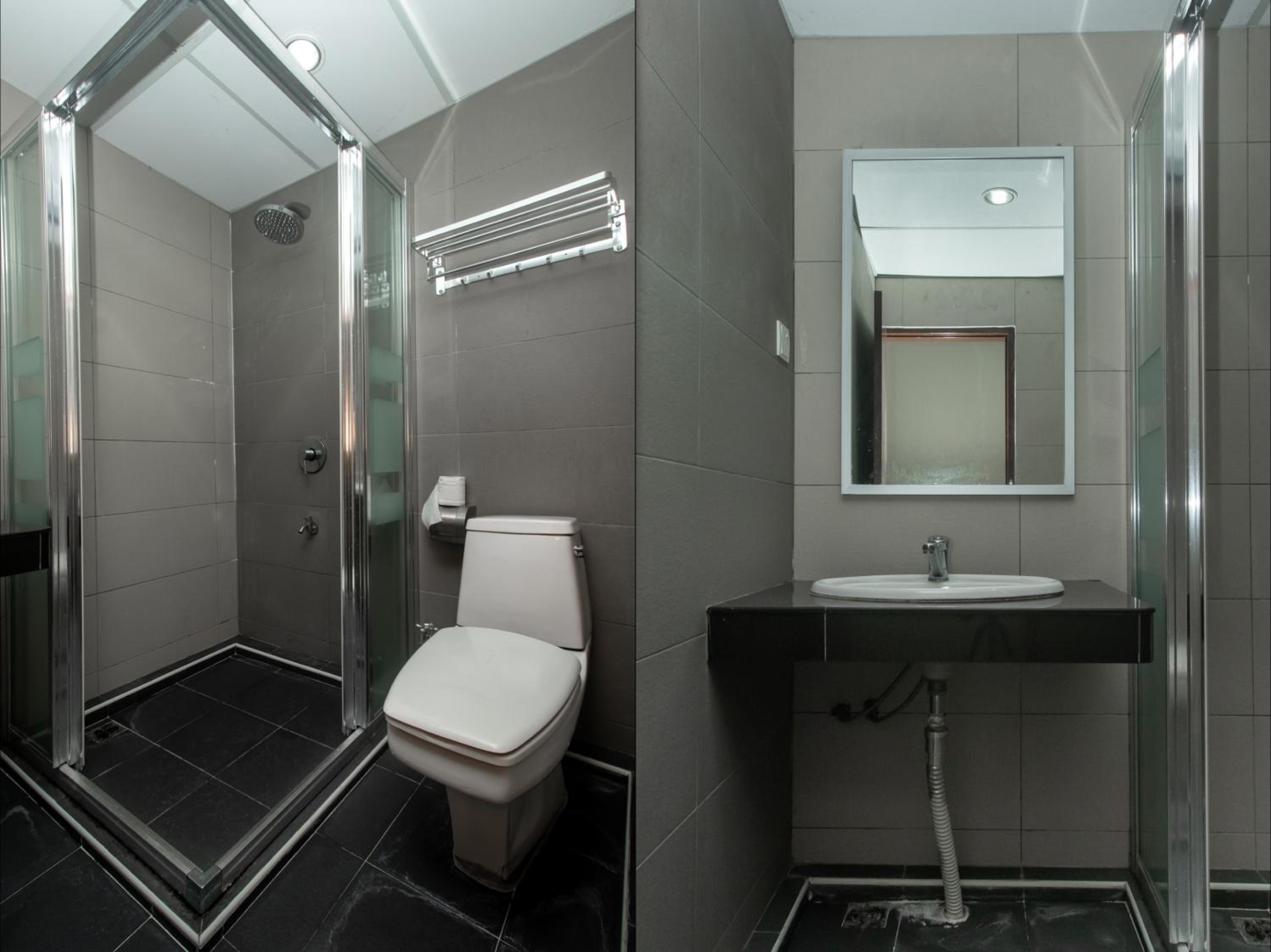 Deluxe Double Room - Photo 11