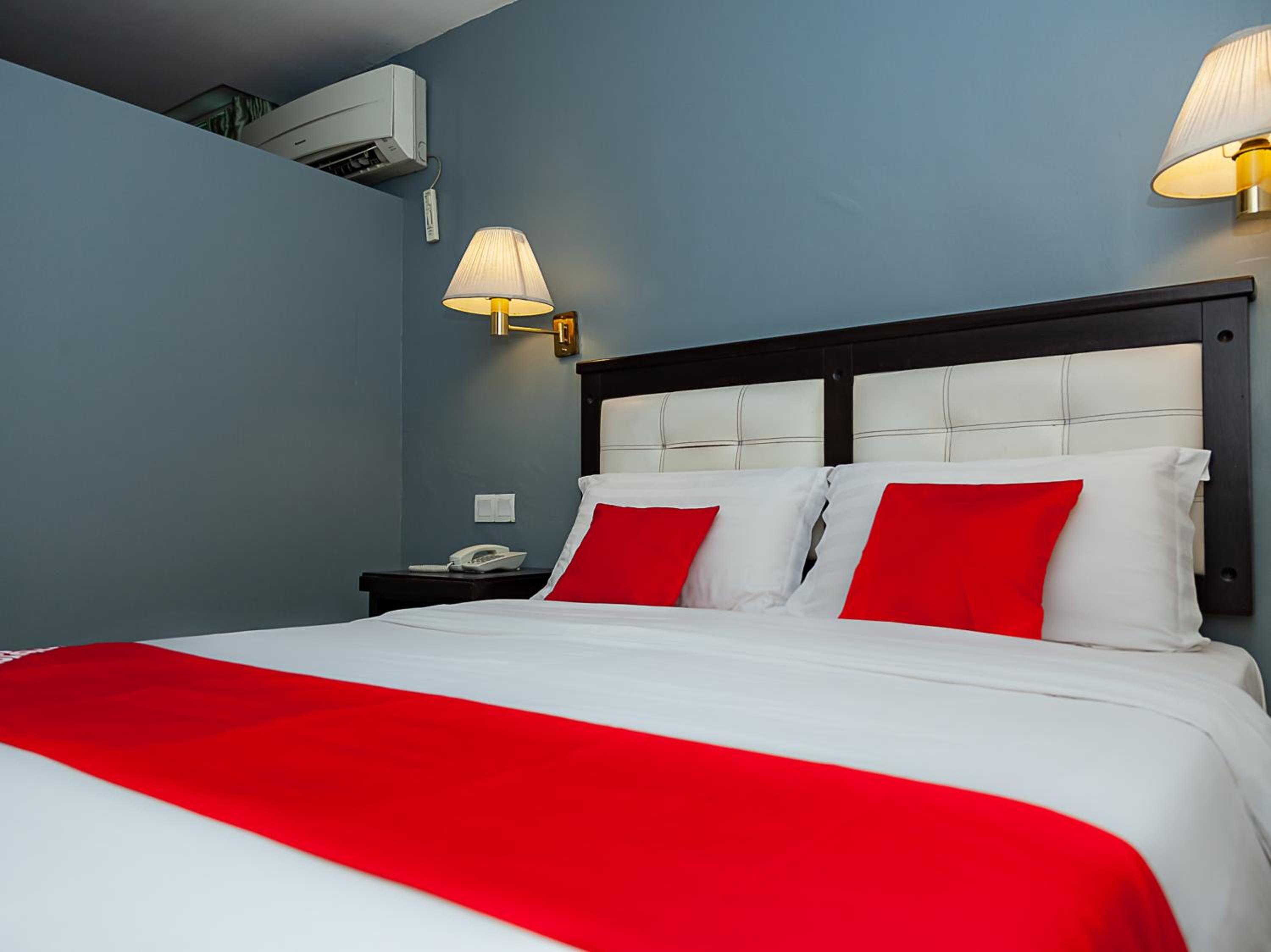 Deluxe Double Room - Photo 12