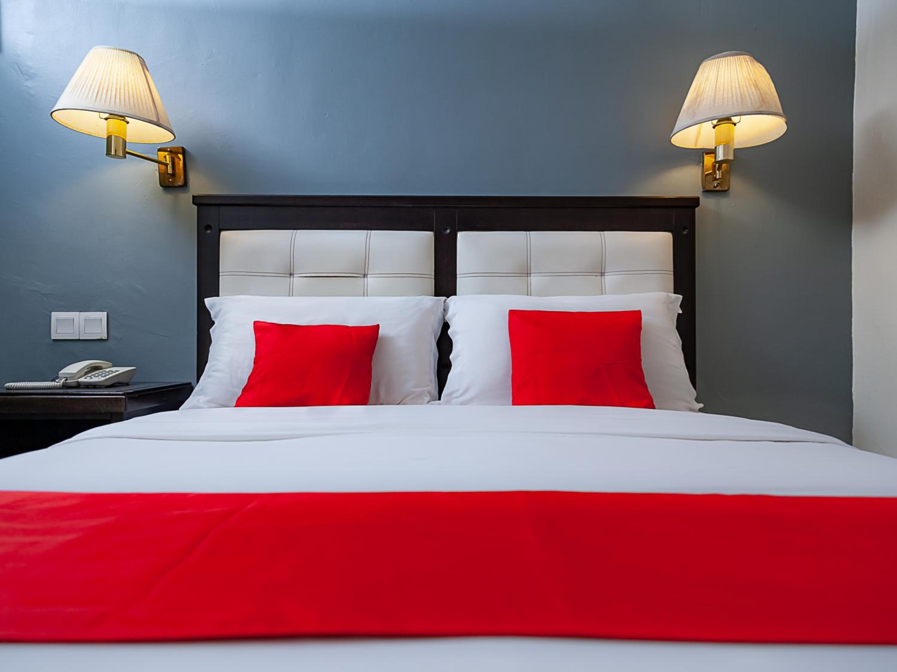 Deluxe Double Room - Photo 9