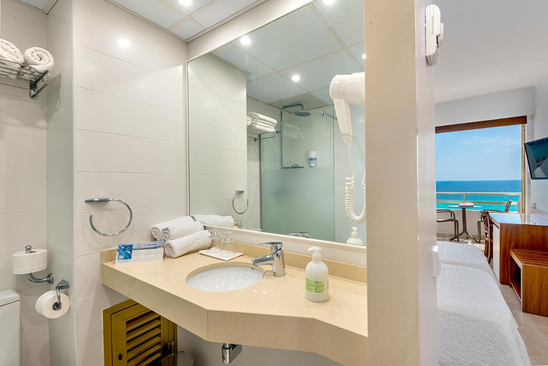 Double or Twin Room with Sea View photo 2
