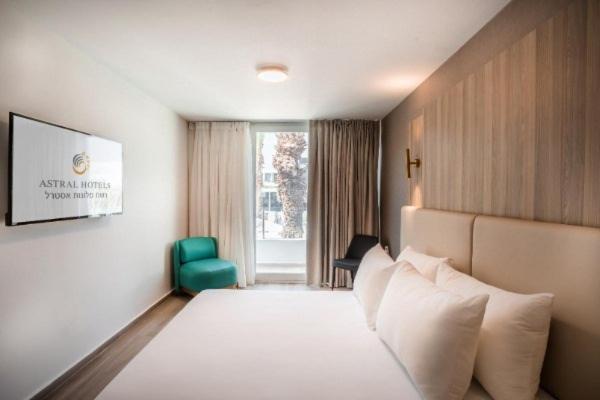 Double Room with Pool View photo 3