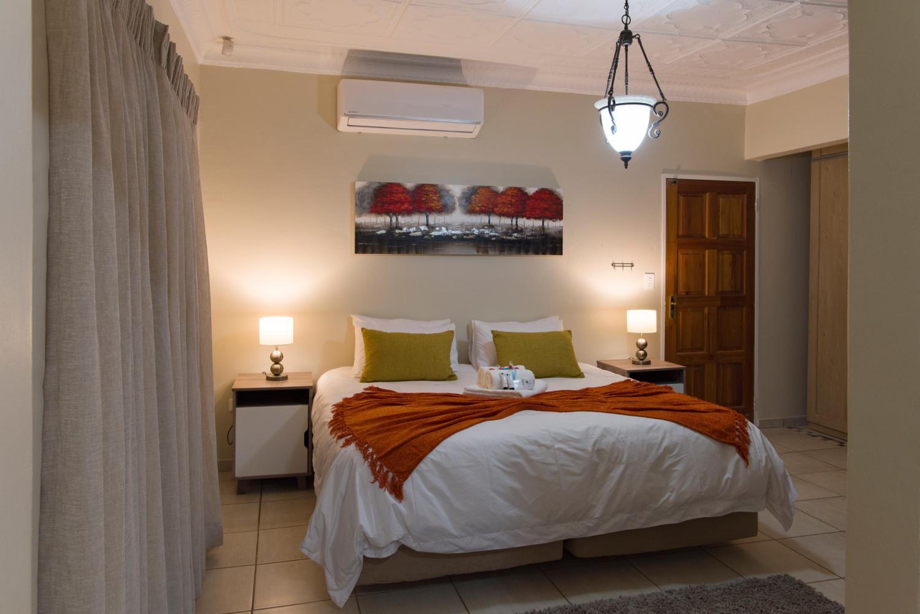 Deluxe King Room photo 1