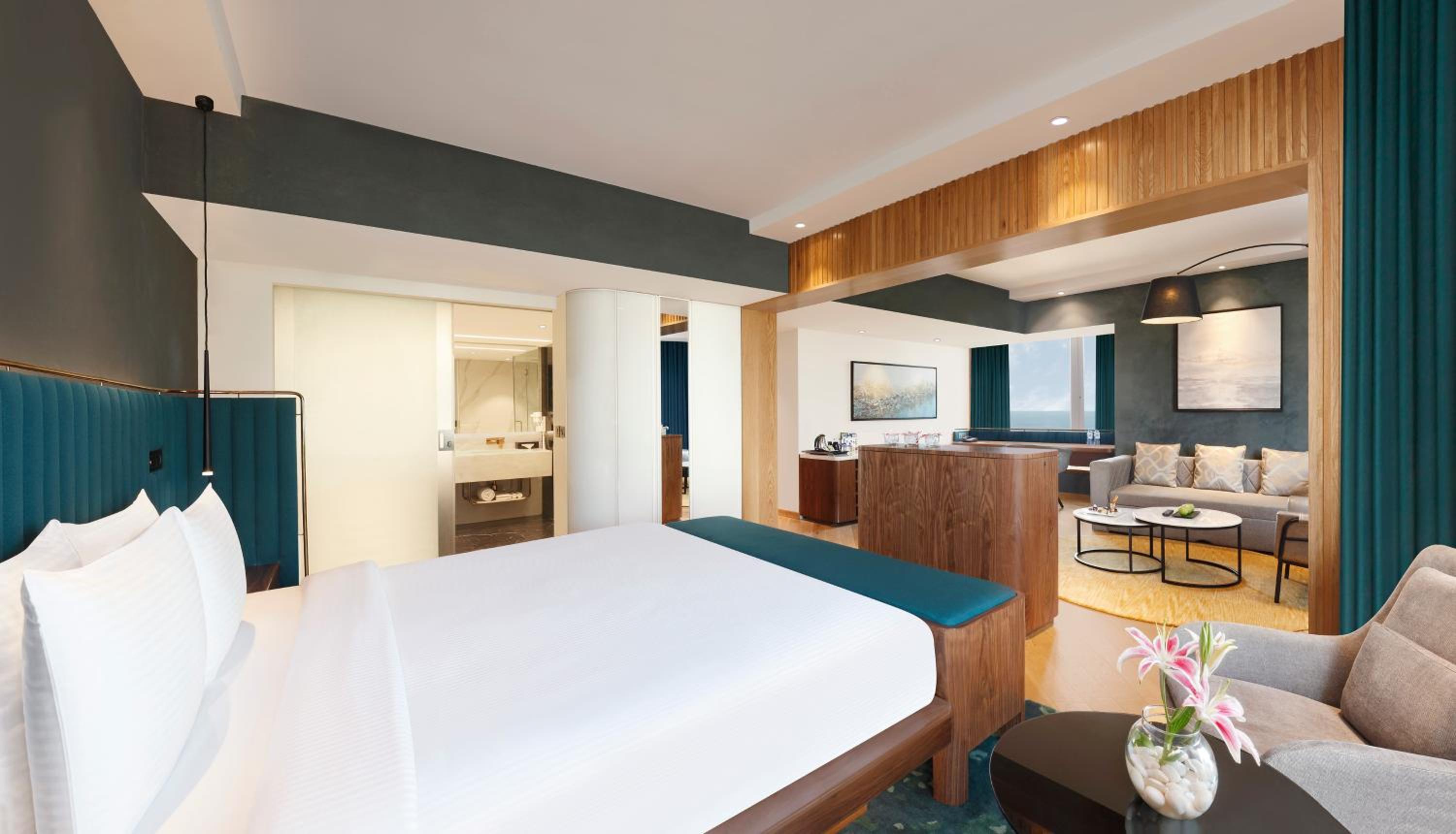 Executive Suite King Bed Ocean View - Buffet Breakfast, Complimentary Airport transfers (T1&T2), Premier Lounge Access with Cocktail Hrs. from 18:00 Hrs. to 20:00 Hrs