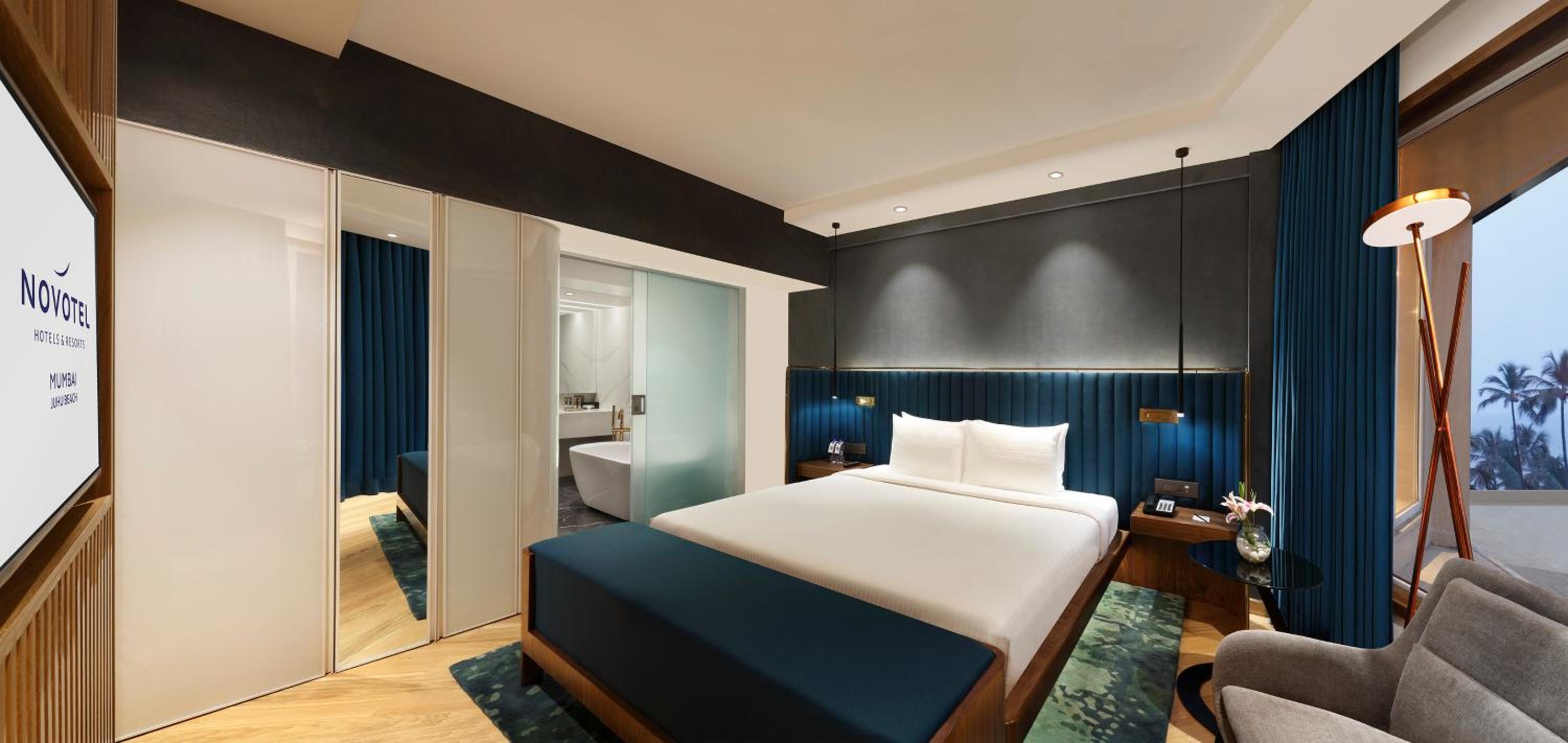 Executive Suite King Bed City View – Buffet Breakfast, Complimentary Airport transfers (T1&T2),Premier Lounge Access with Cocktail Hrs. from 18:00 Hrs. to 20:00 Hrs