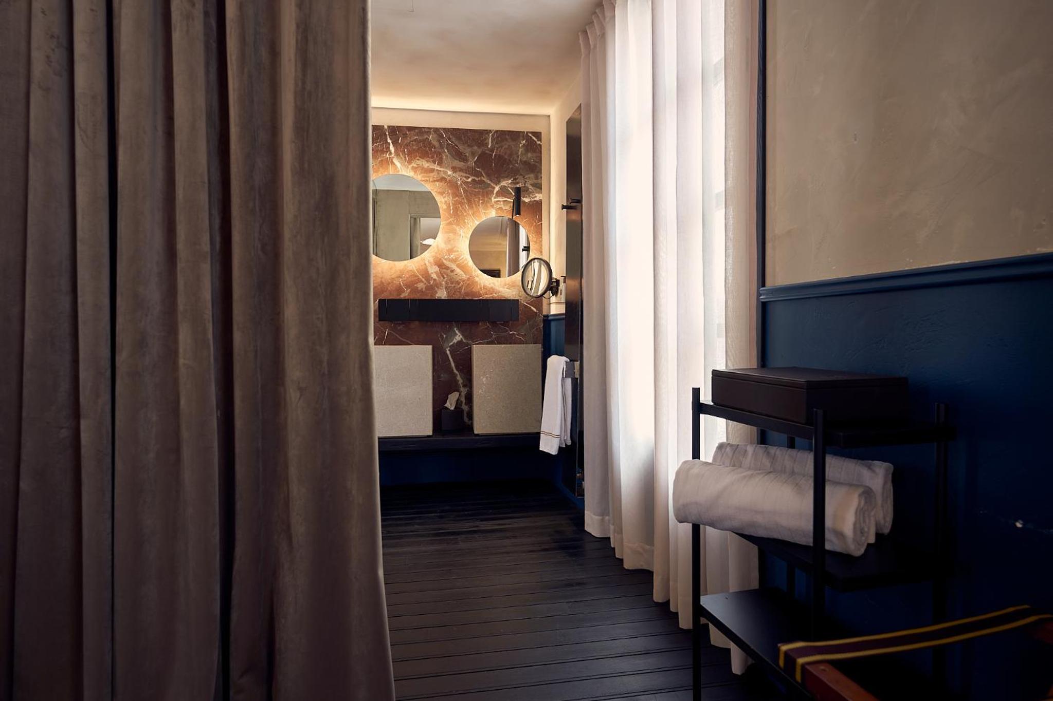 Junior Suite thumbnail 6