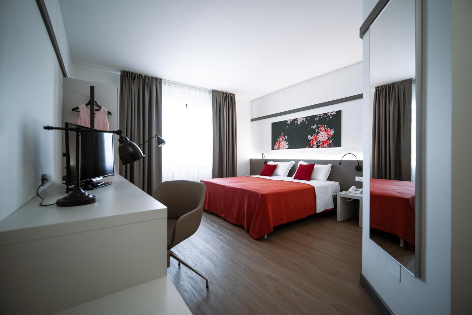 Deluxe Double Room - Photo 1
