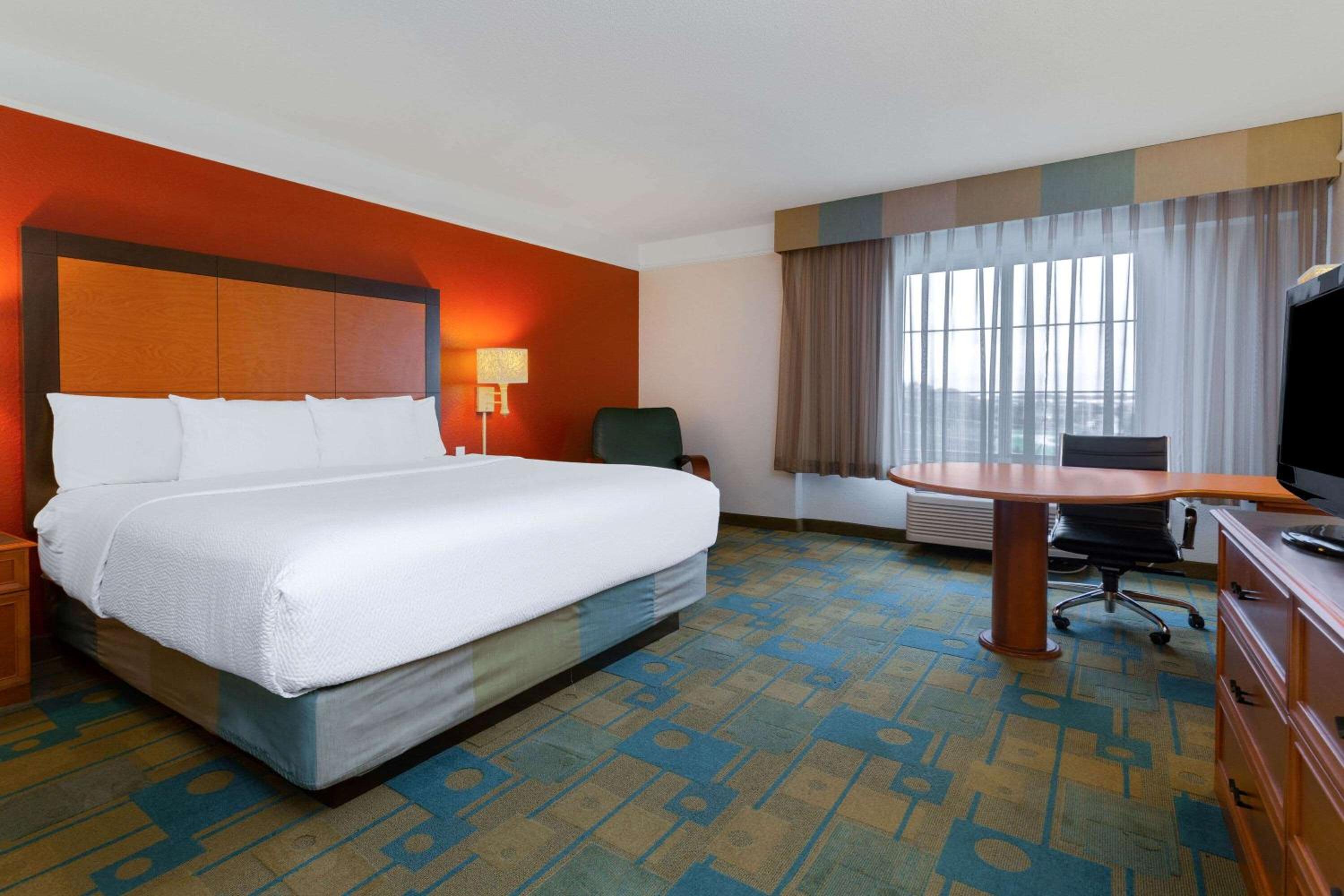 Deluxe King Room photo 1