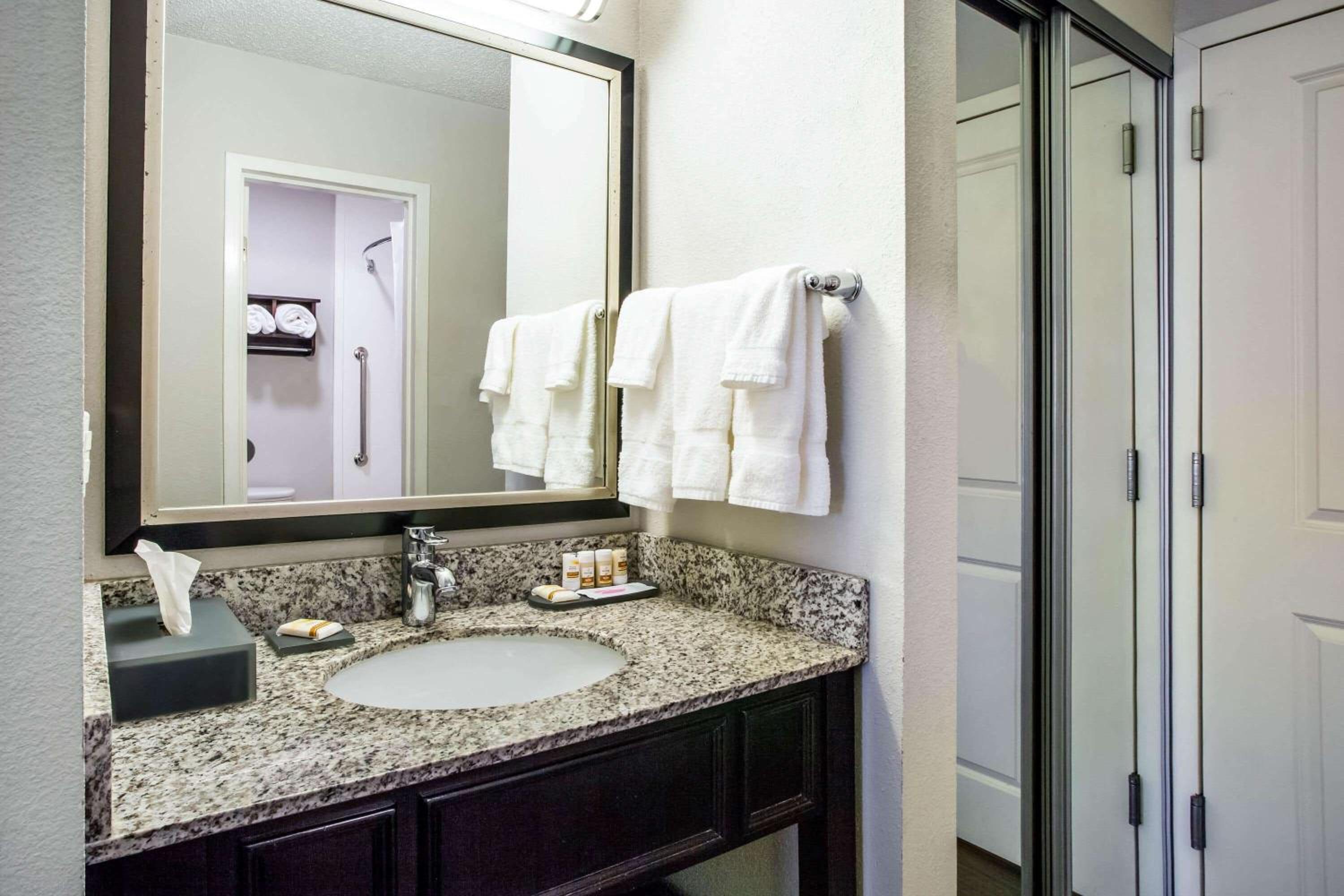 King Room - Disability Access - Photo 3