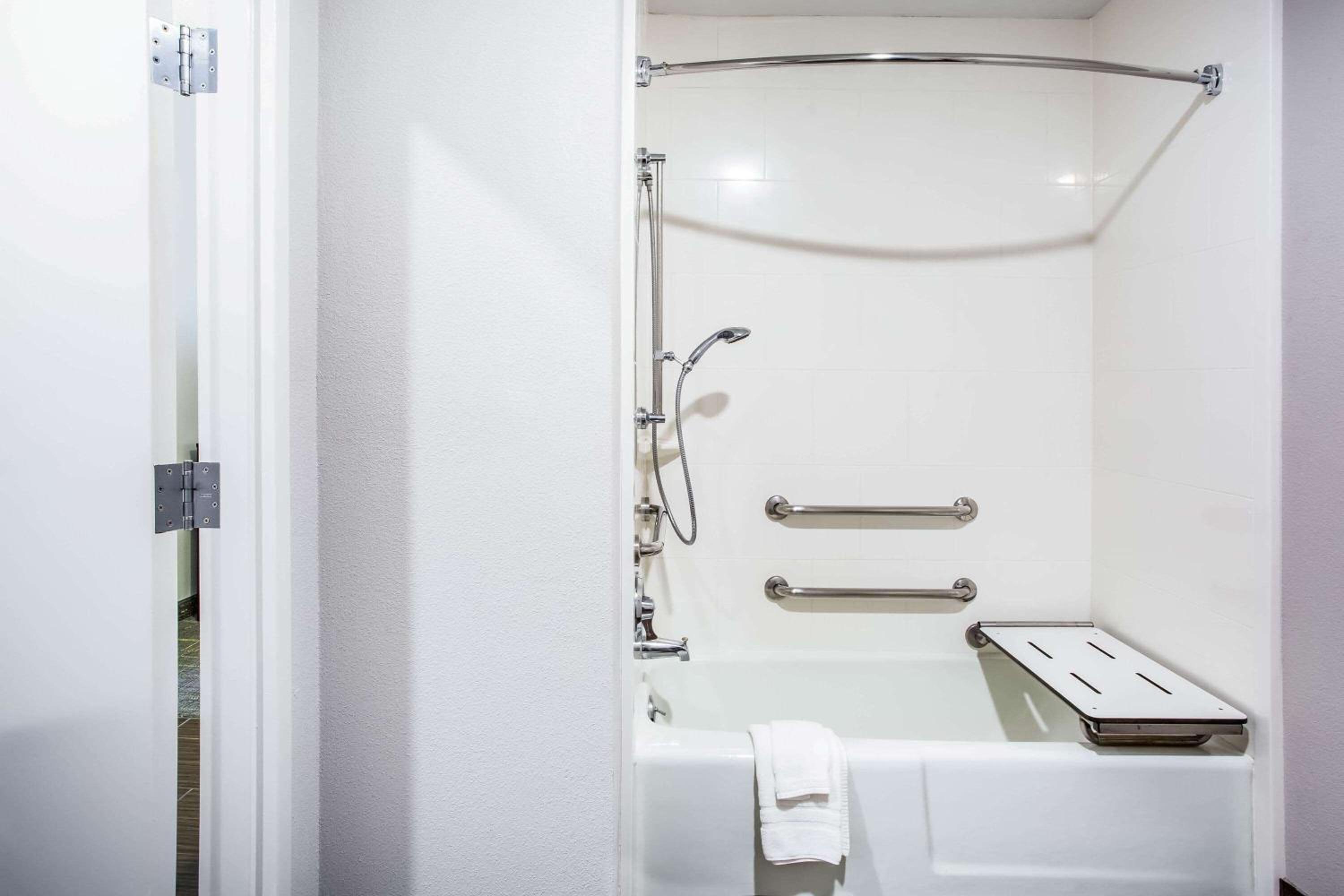 King Room - Disability Access - Photo 7