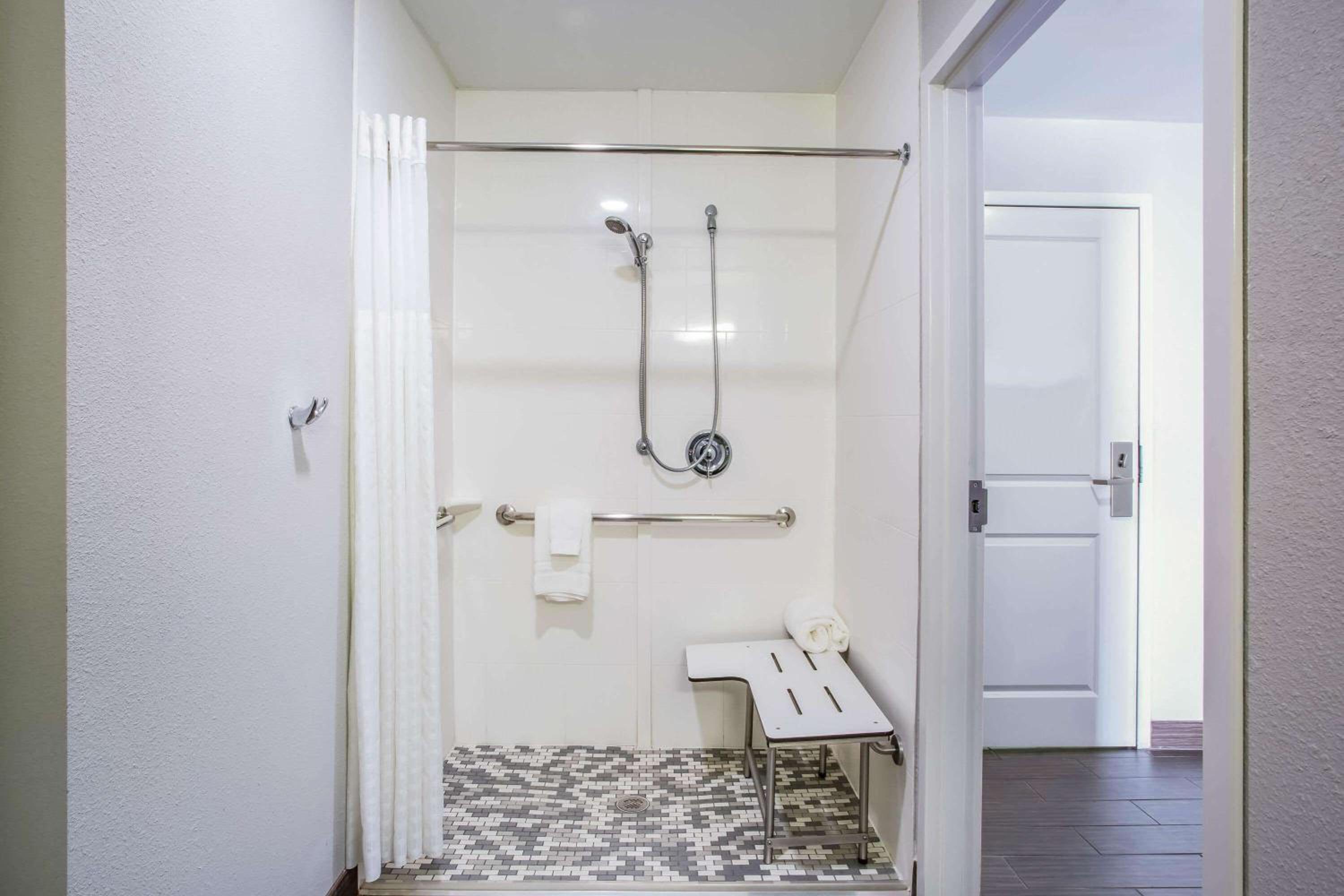 King Room - Disability Access - Photo 4