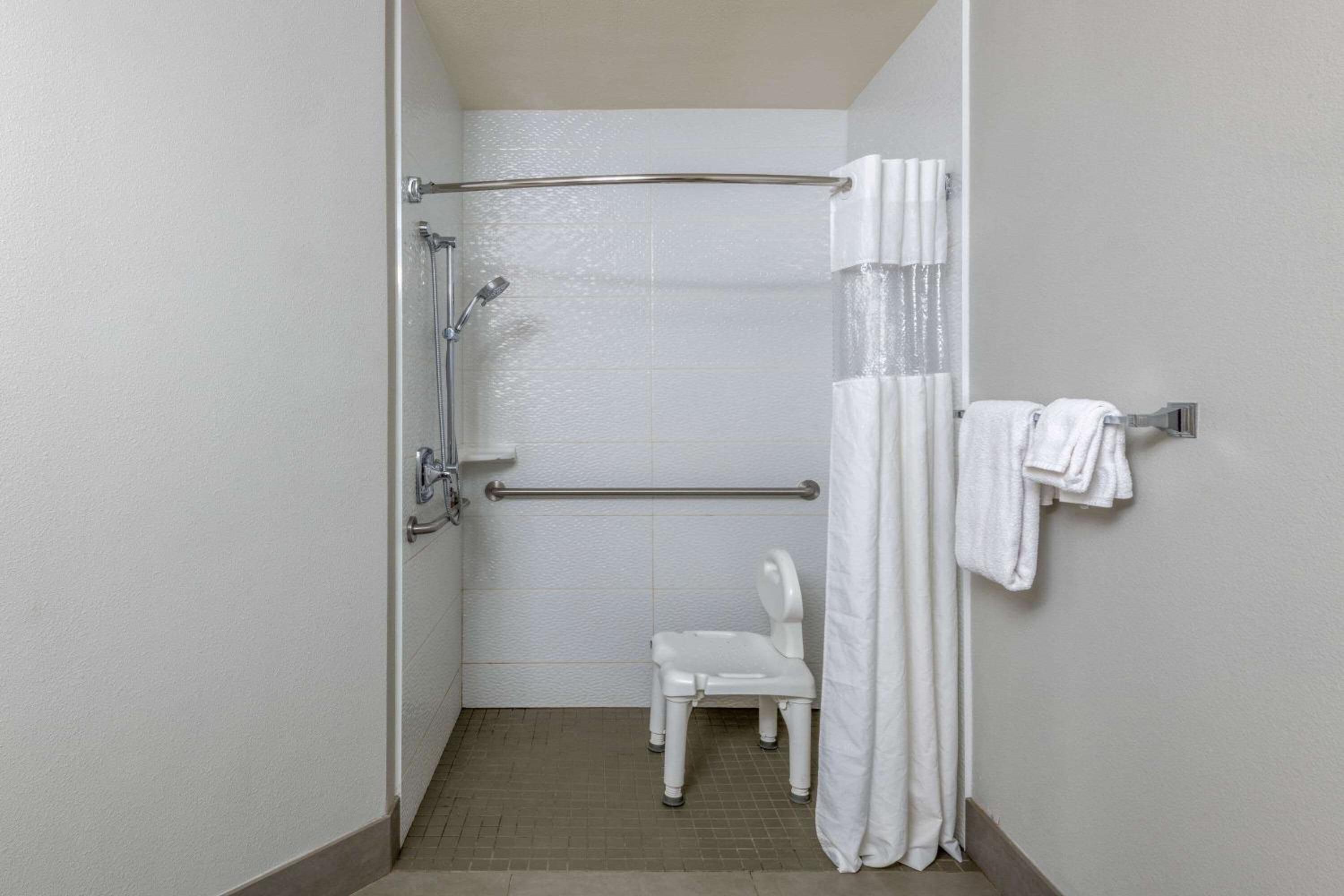 Queen Room with Kitchenette - Disability Access - Photo 3