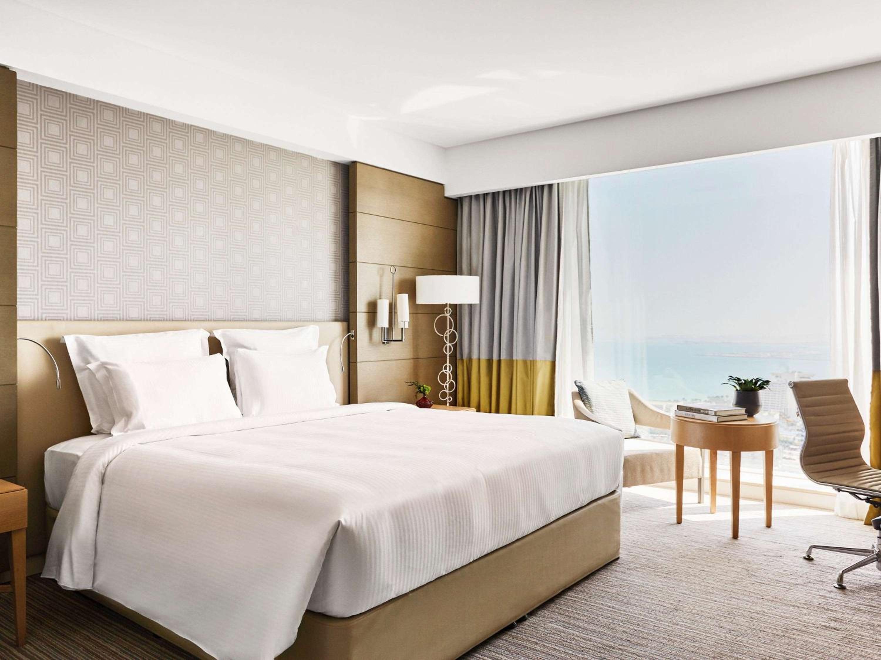 One-Bedroom Apartment with One King Bed