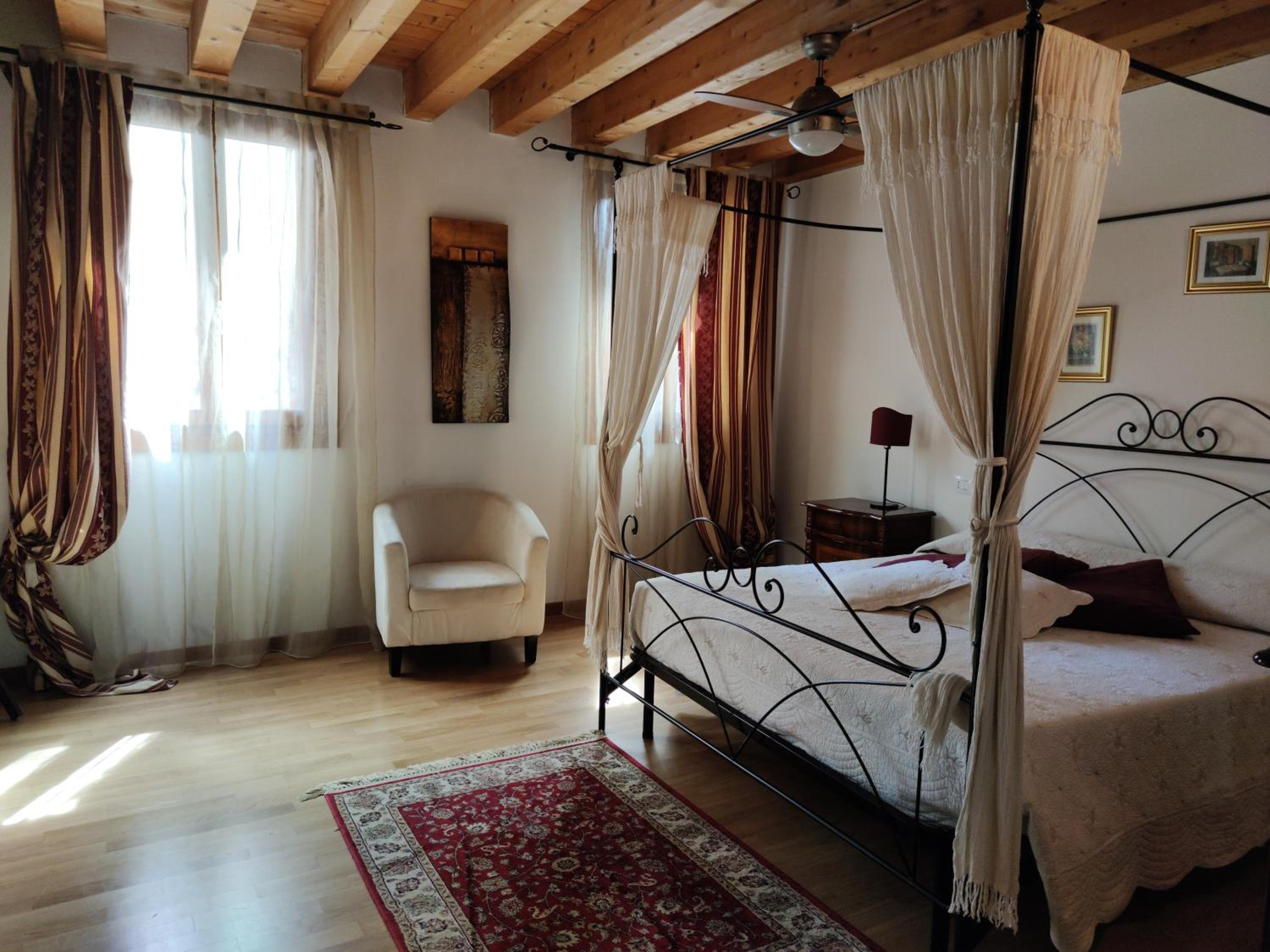 One-Bedroom Apartment (6 Adults) photo 1