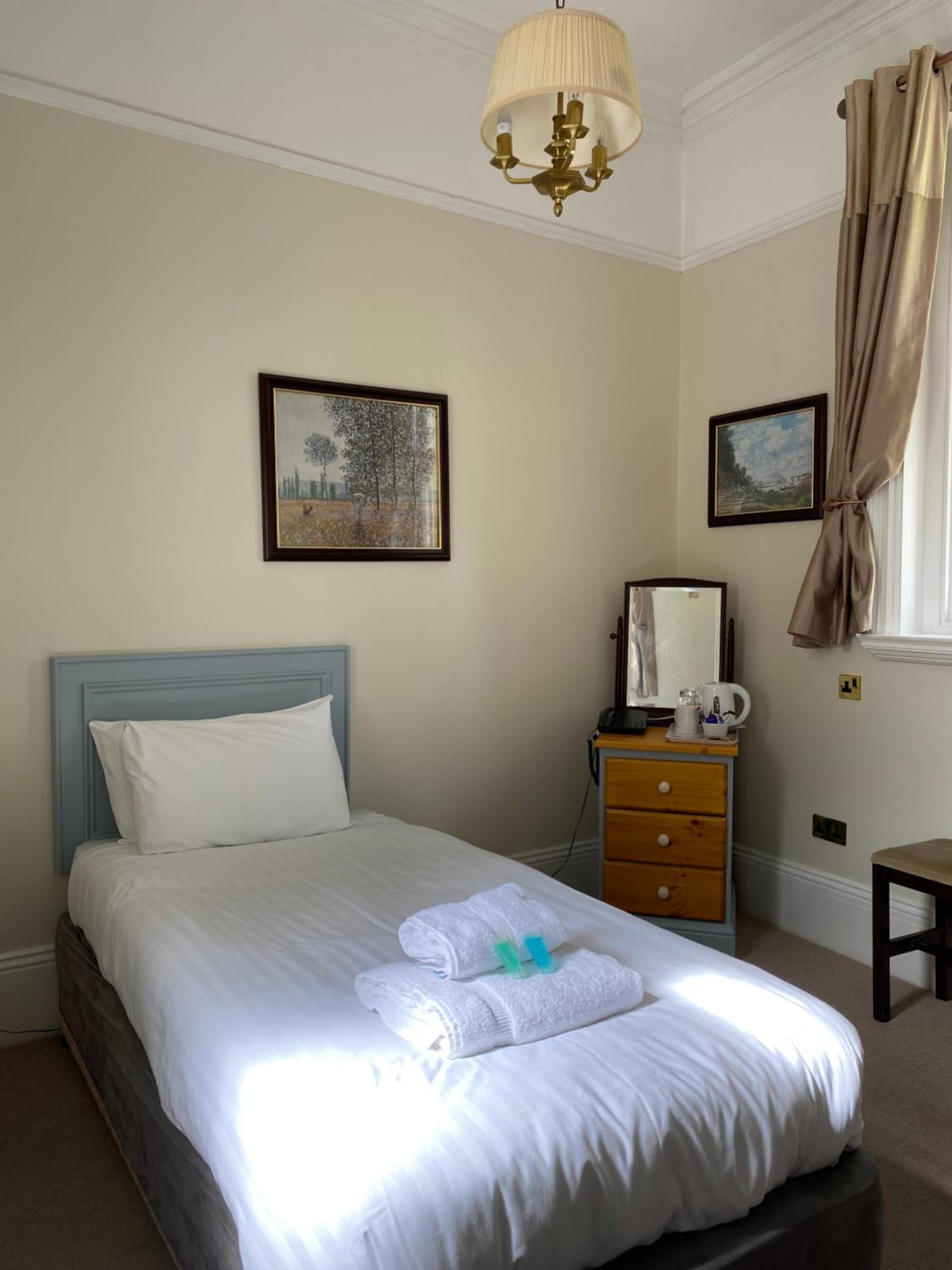 Standard Single Room with Shower