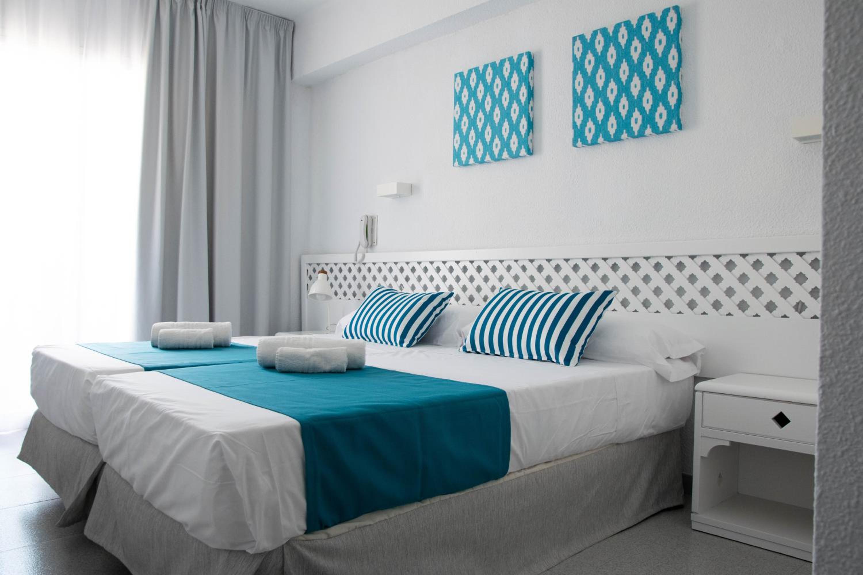 Double Room with Balcony - Photo 1