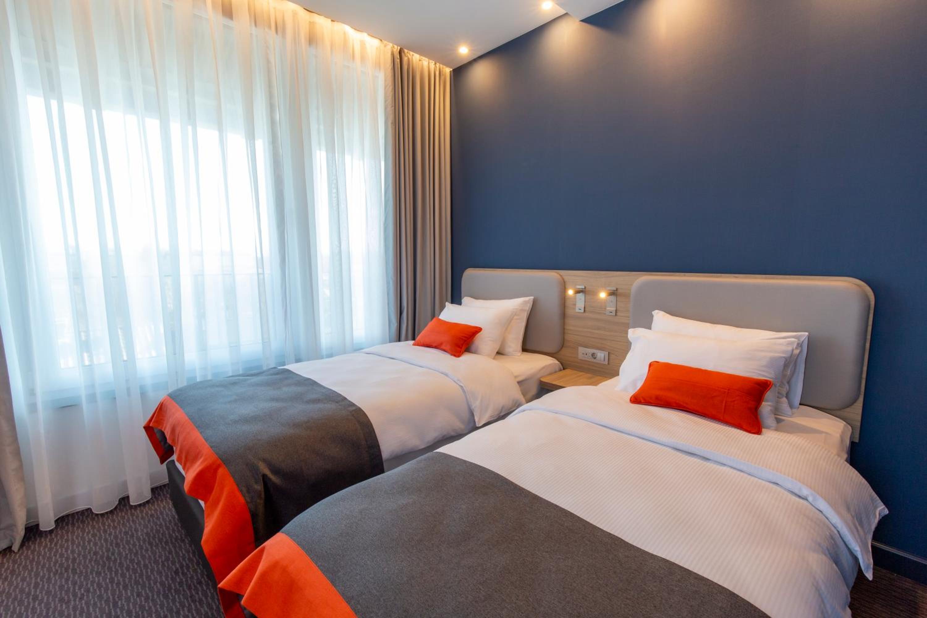 Standard Twin Room with Free Breakfast - Photo 3