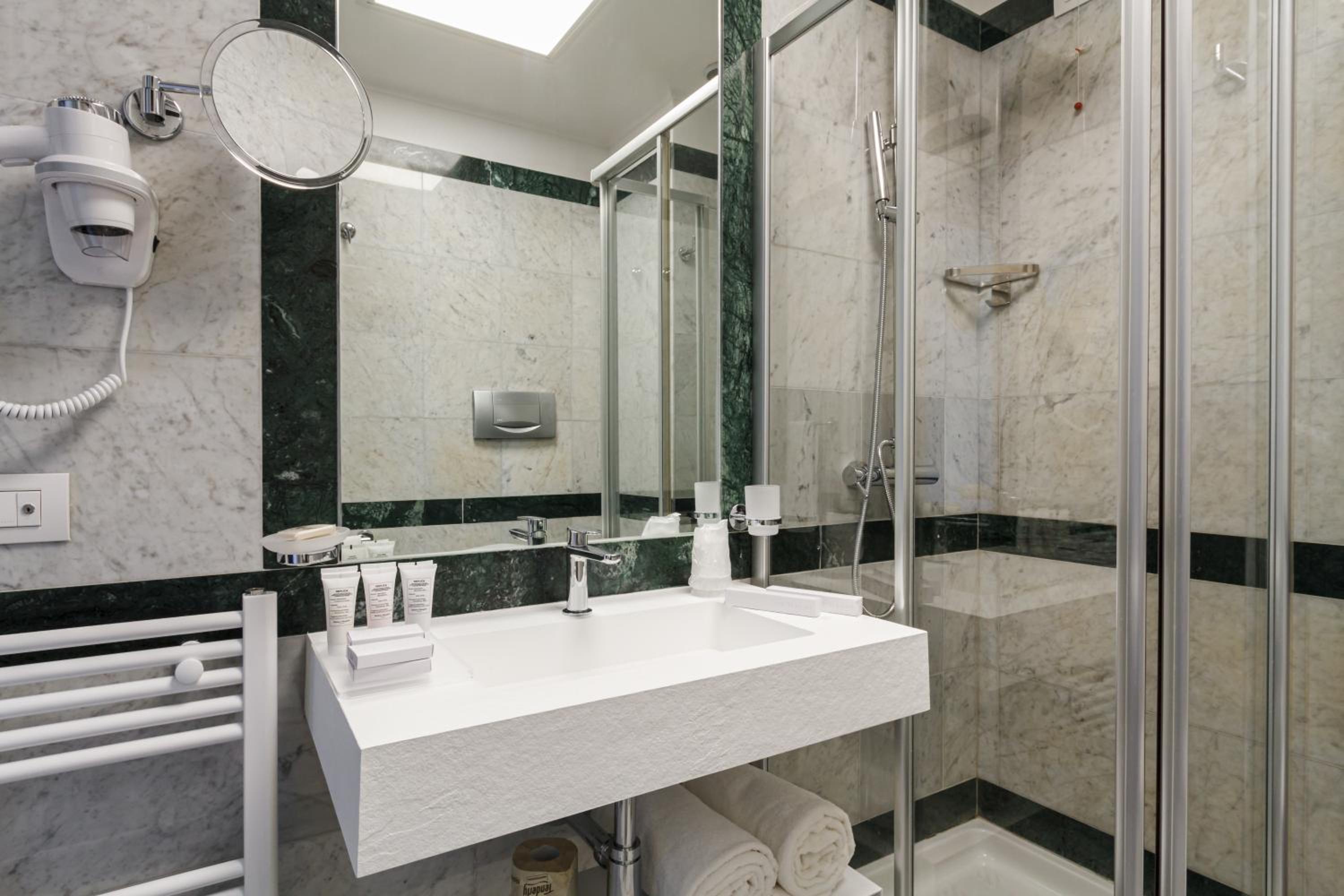 Executive Double or Twin Room - Photo 3