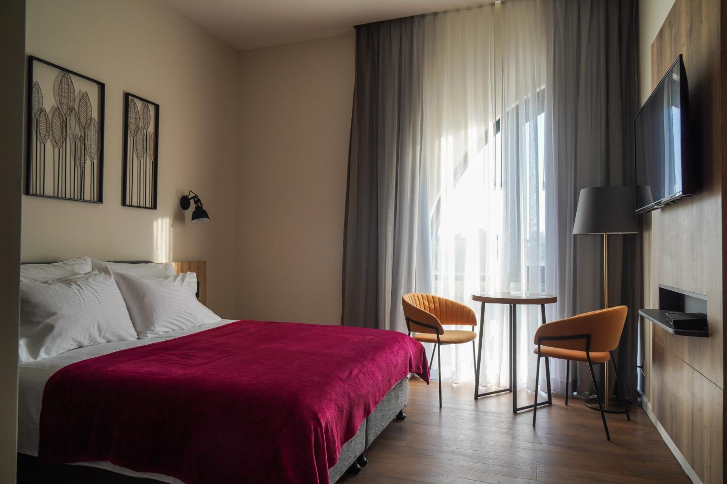 Economy Double Room - Photo 12