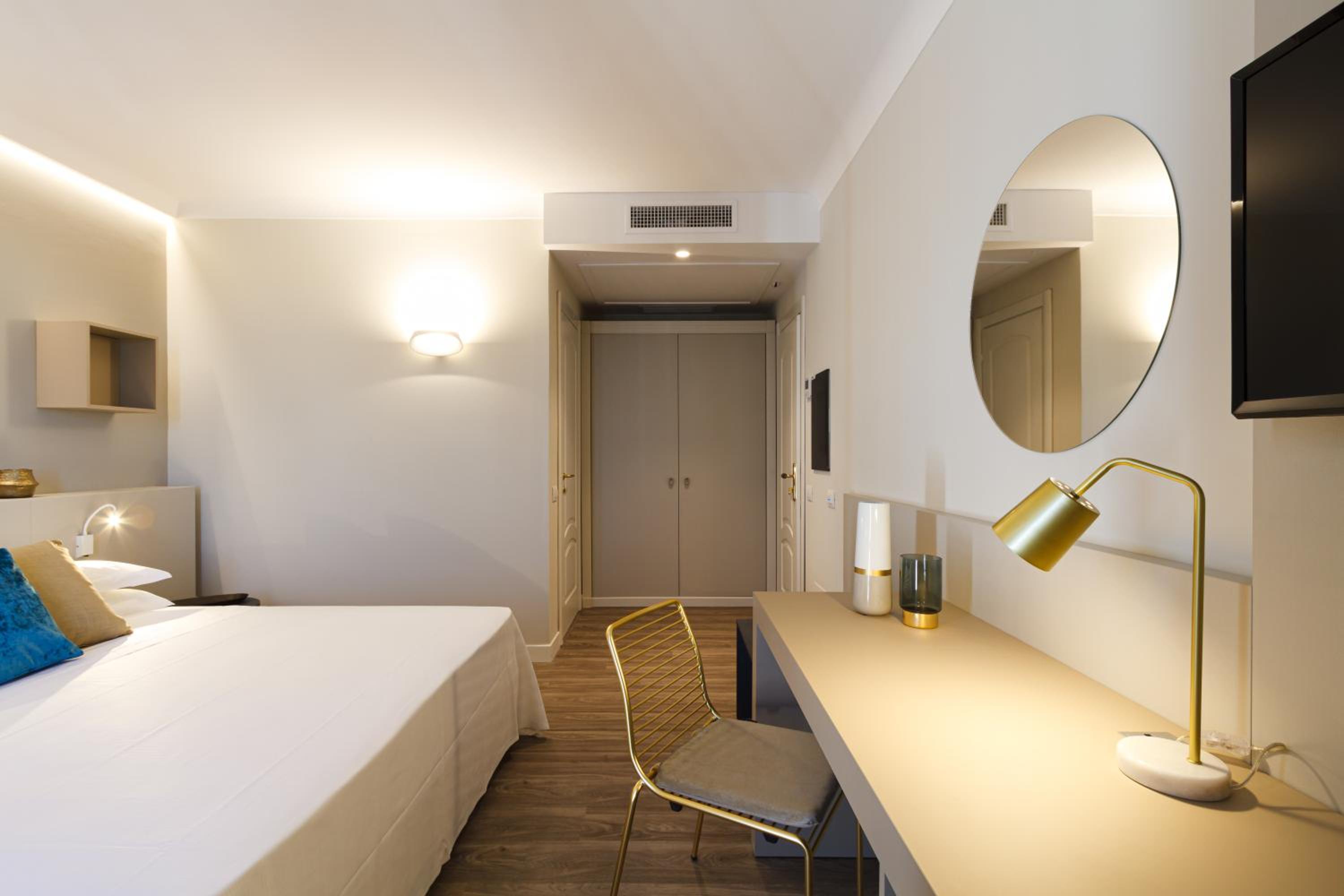 Executive Double or Twin Room - Photo 10