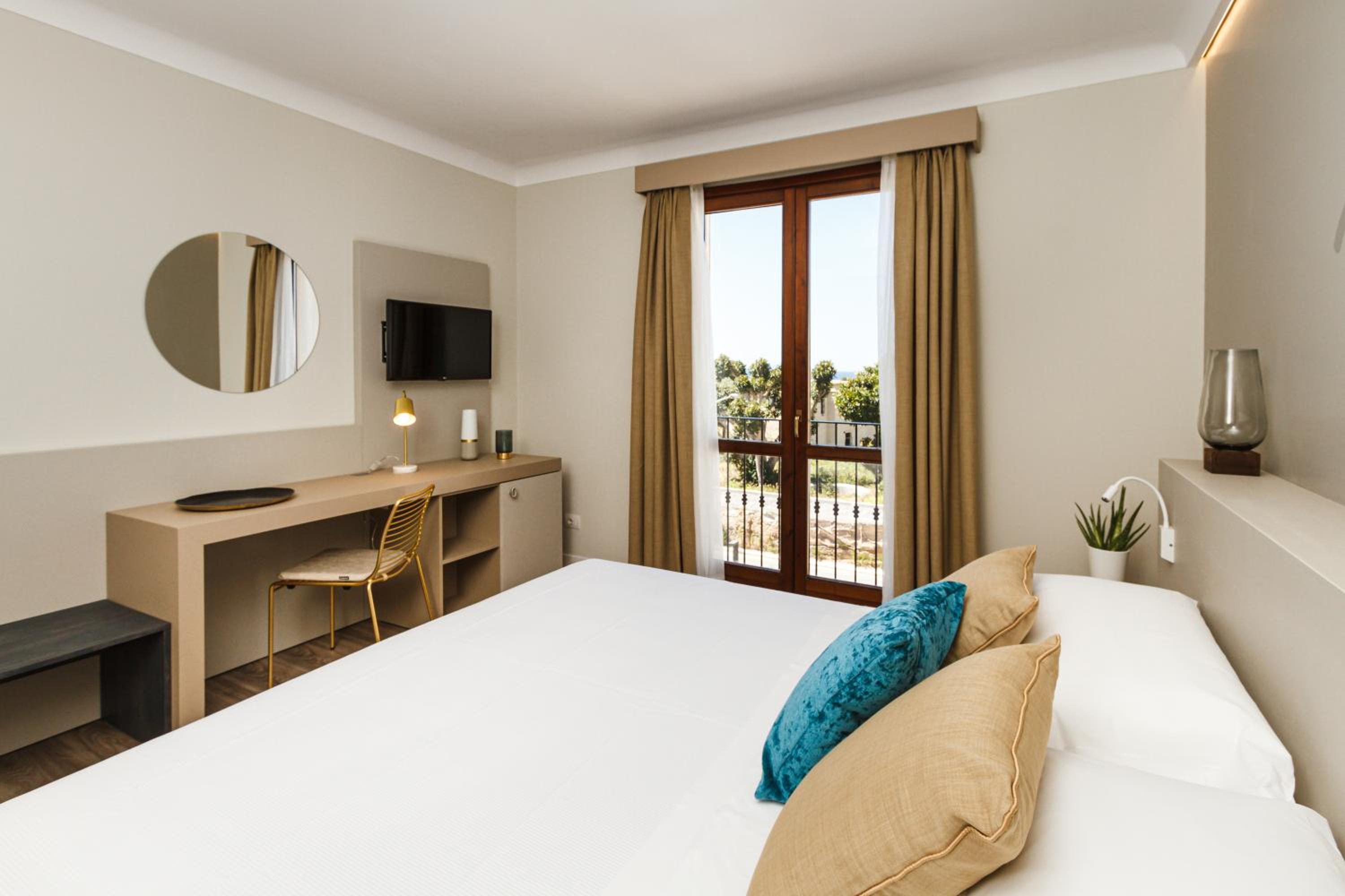 Executive Double or Twin Room - Photo 8
