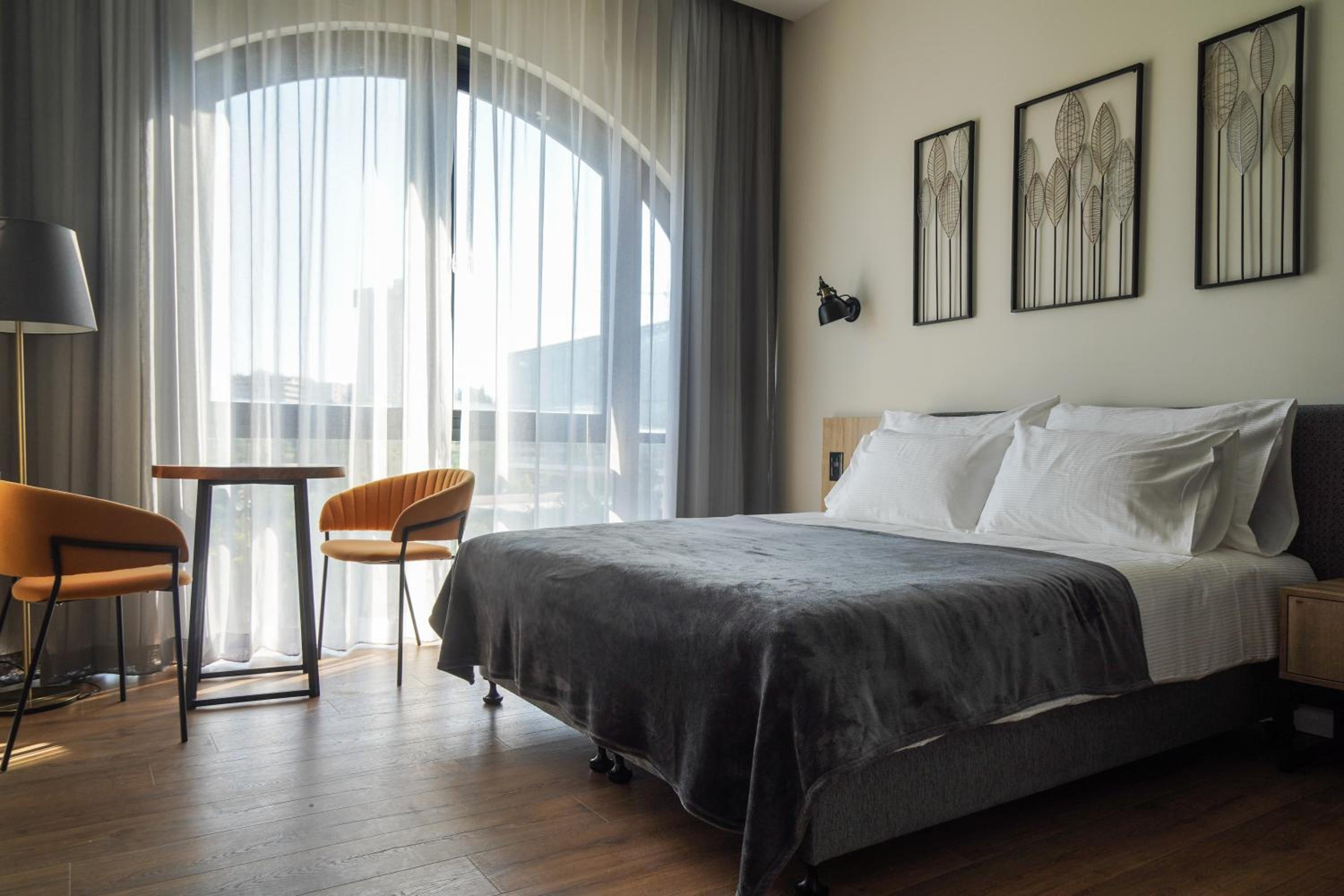 Standard Double Room - Photo 12