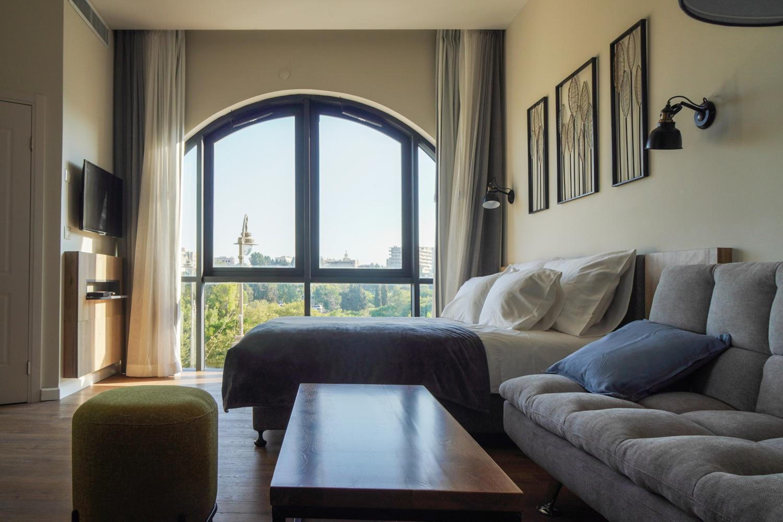 Comfort Family Room - Photo 3