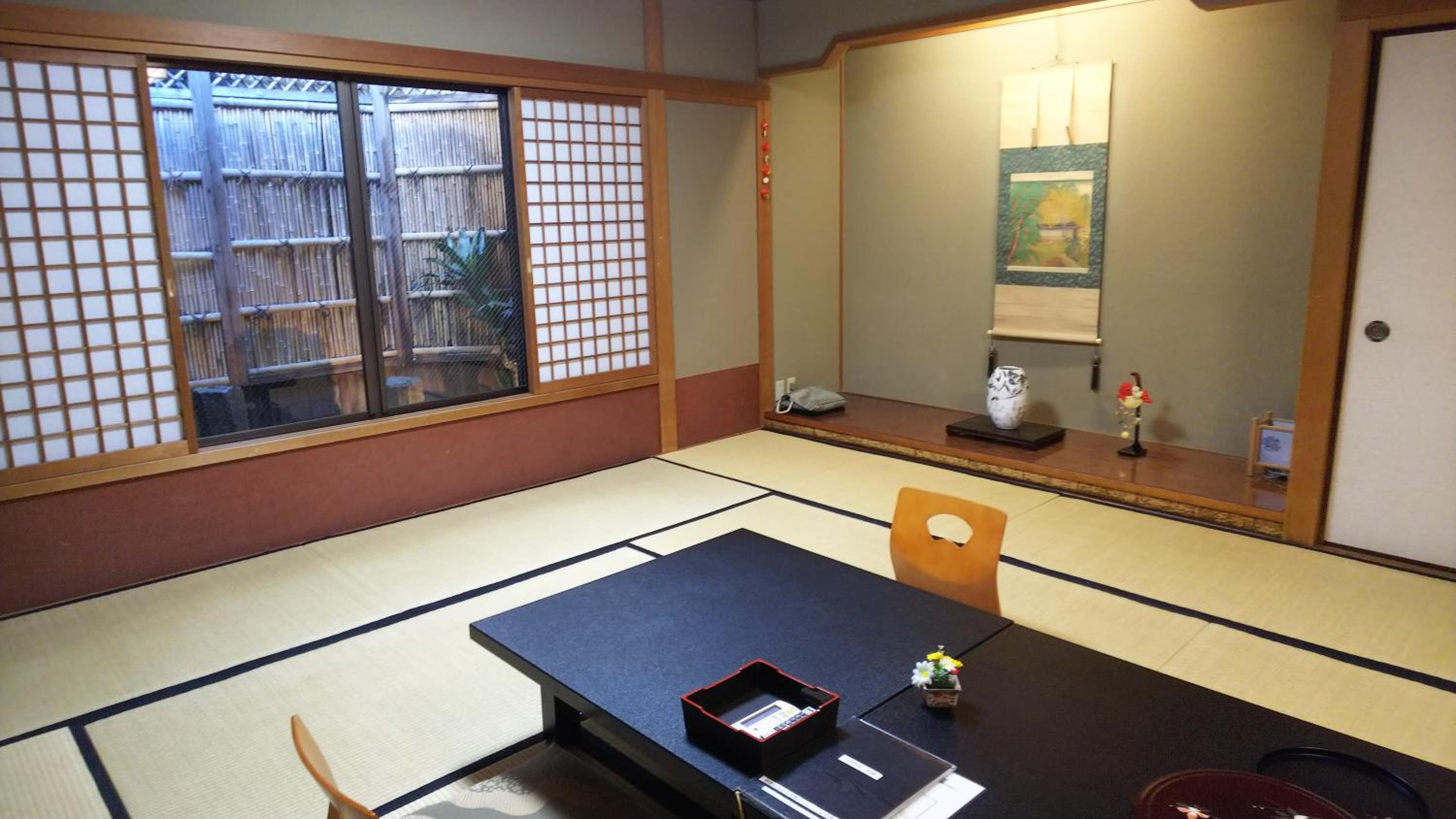 Japanese-Style Family Room photo 1