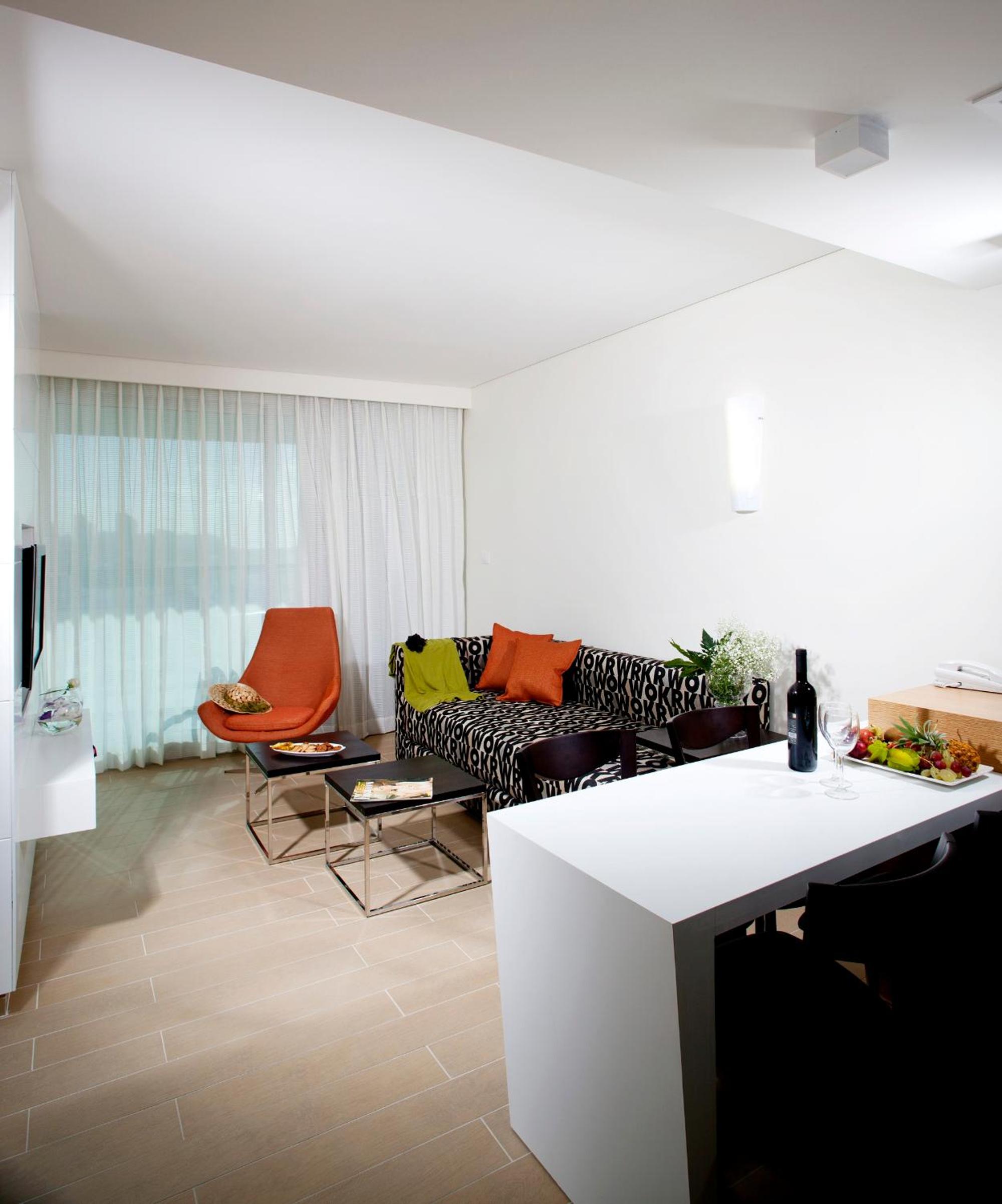 Deluxe Suite - Photo 2