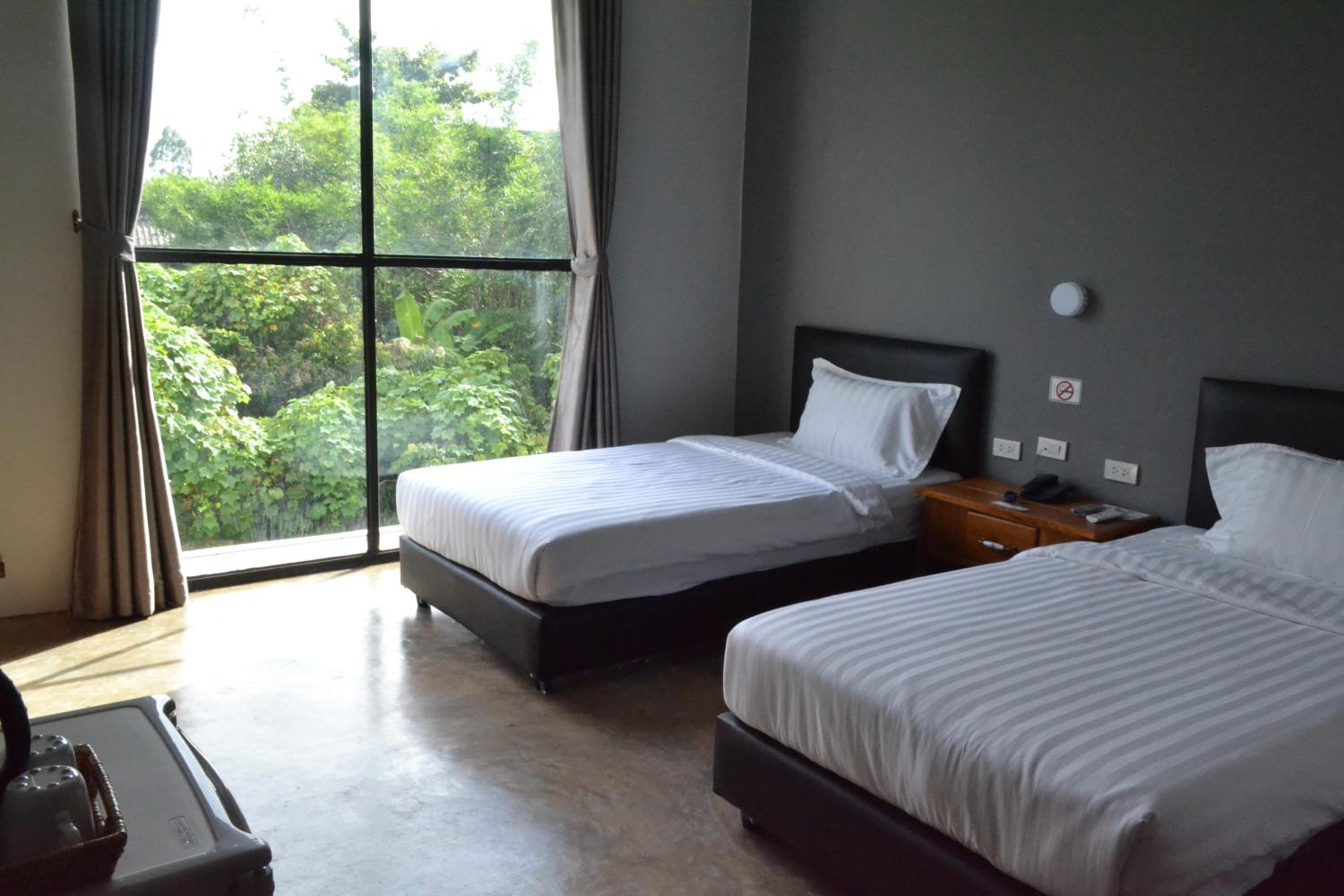 Deluxe Twin Room - Photo 8