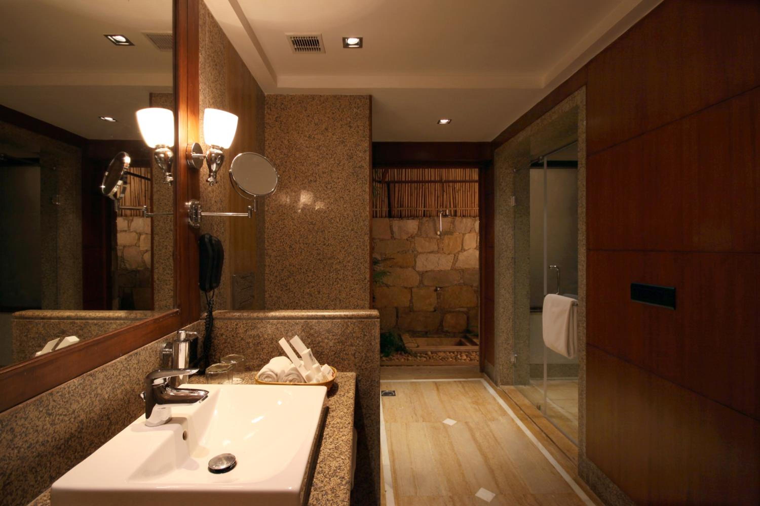 Luxury Cottage with Sit Out:10% discount on Food & Beverages (excluding In-Room Dining and Liquor), 10% discount on Spa Services, Laundry Services, Complimentary Happy Hour Offer – Buy 1 Get 1 Free, available daily from 11:00 AM to 7:00 PM. - Photo 11