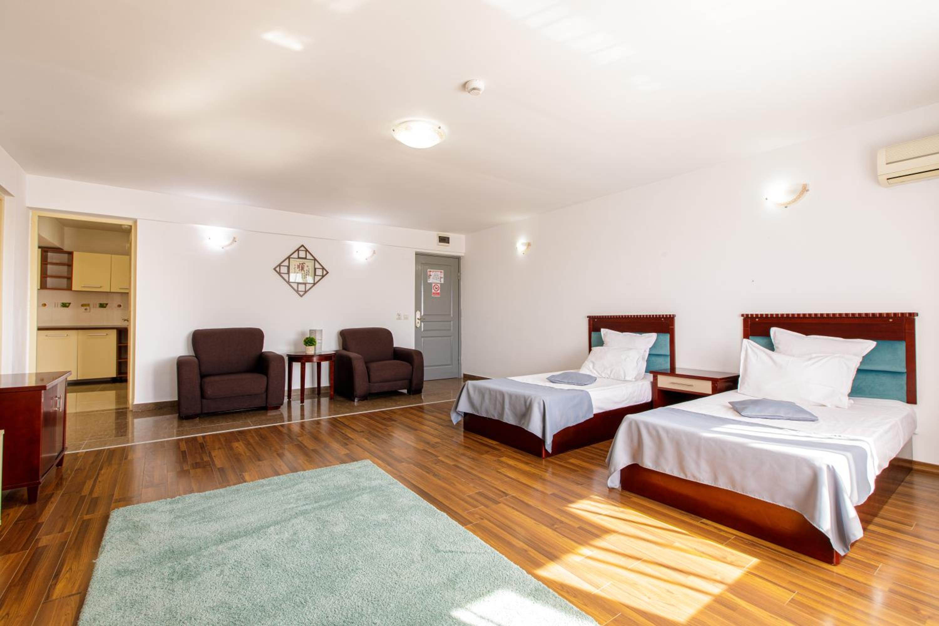 One-Bedroom Apartment with Balcony photo 2