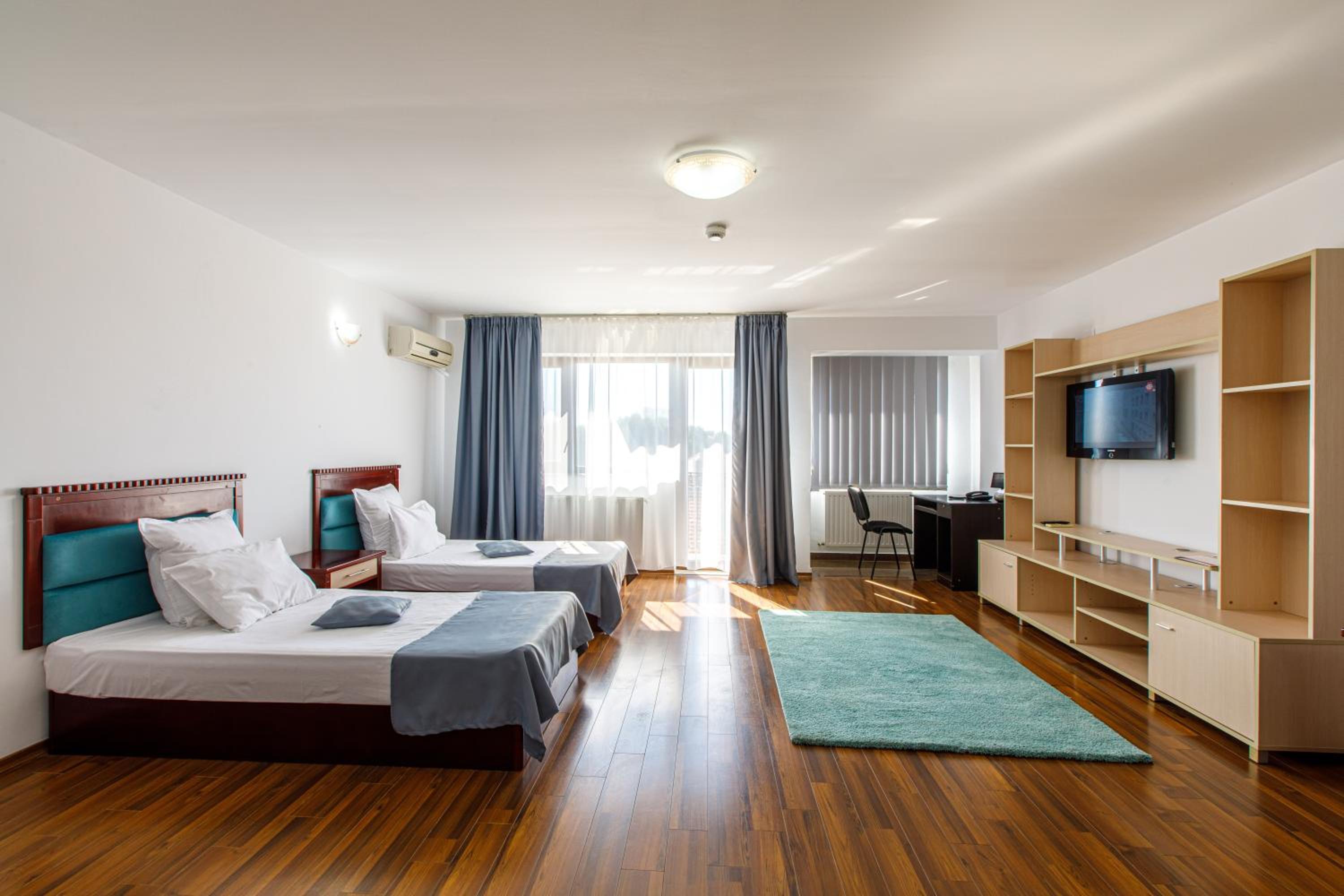 One-Bedroom Apartment with Balcony photo 1