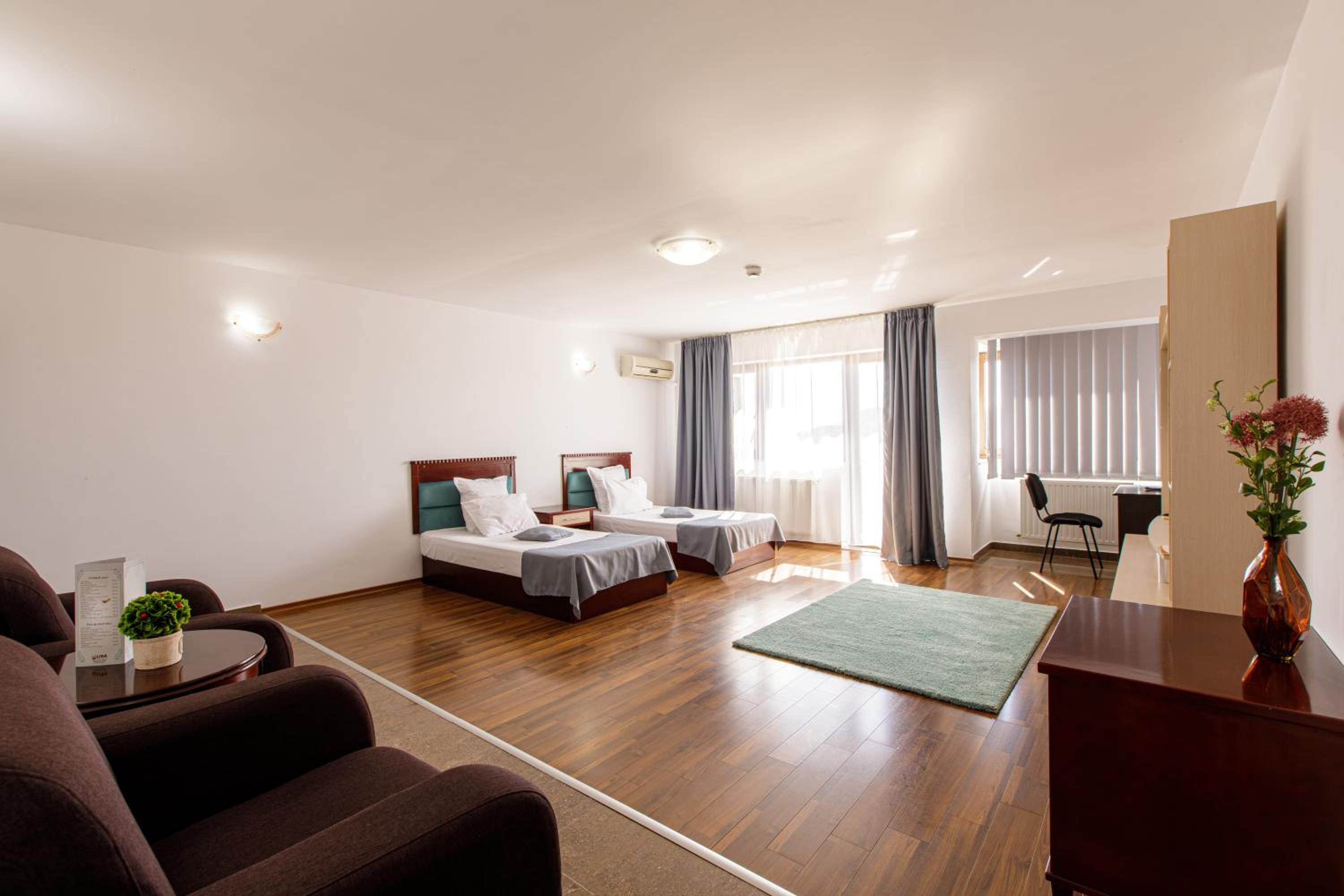One-Bedroom Apartment with Balcony photo 3